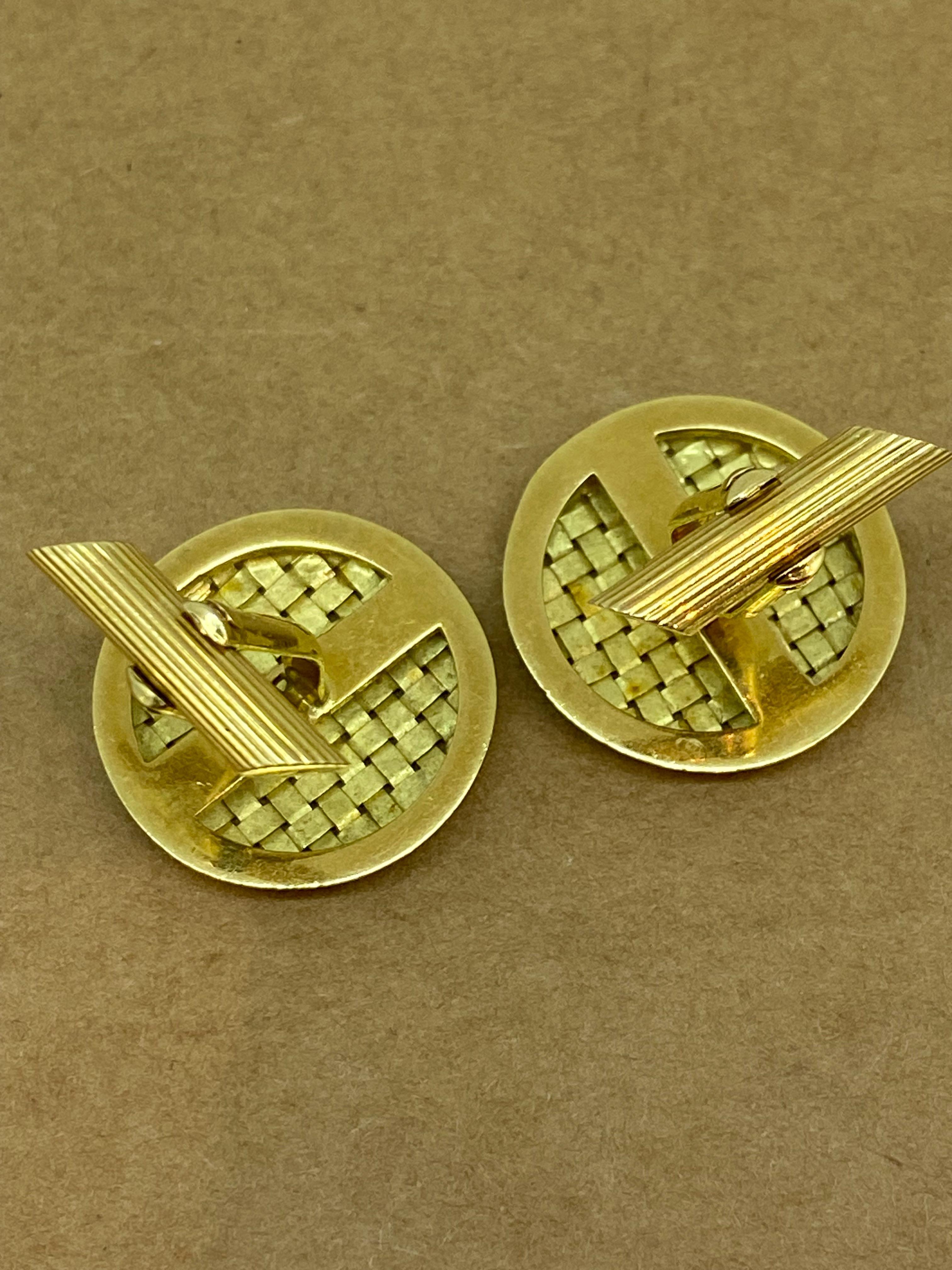 18K Yellow Gold Woven Basket Style Round Vintage Italian Bullet Back Cufflinks. For Sale 2