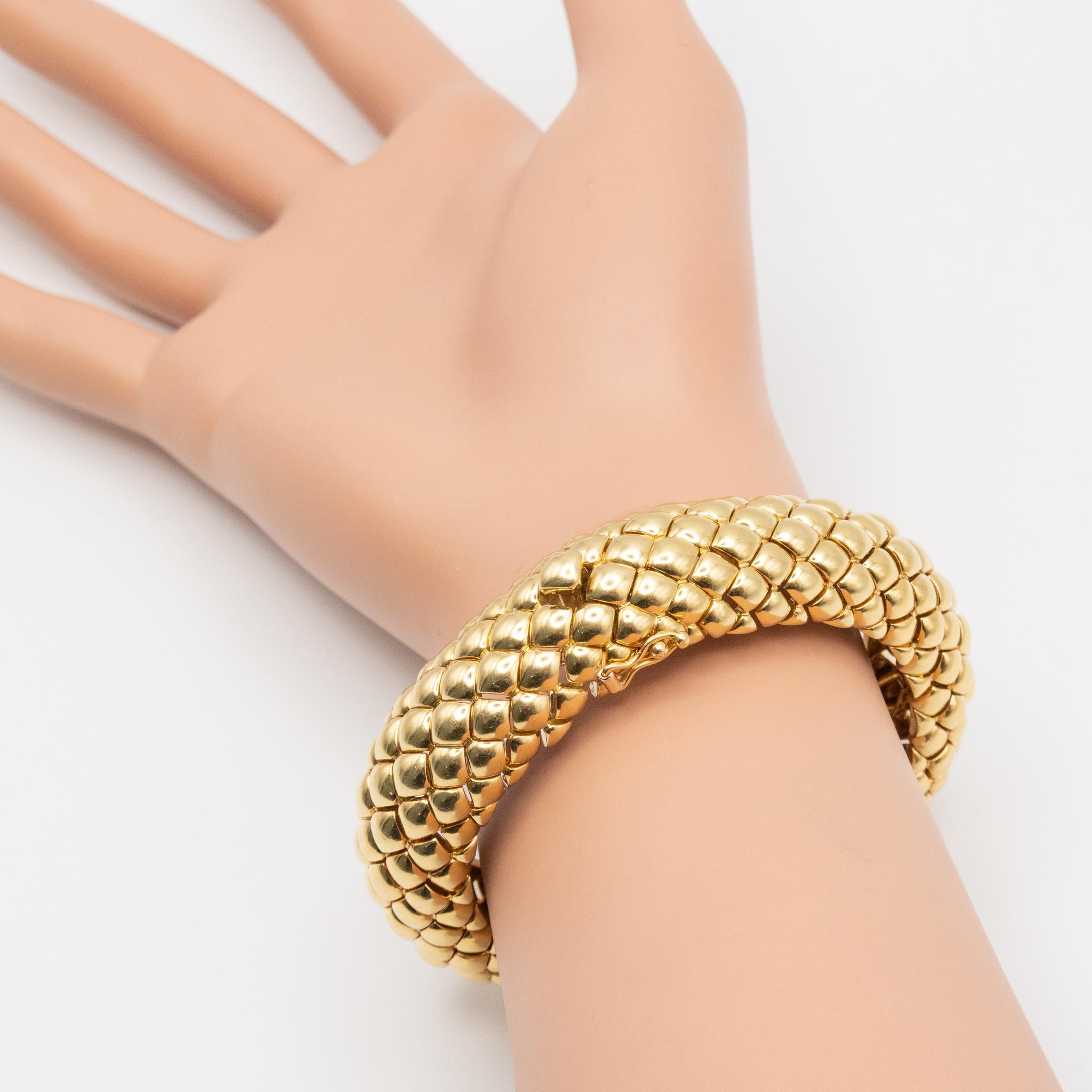 Femenino o masculino Pulsera de cúpula ancha Boombe tejida en oro amarillo de 18 quilates en venta