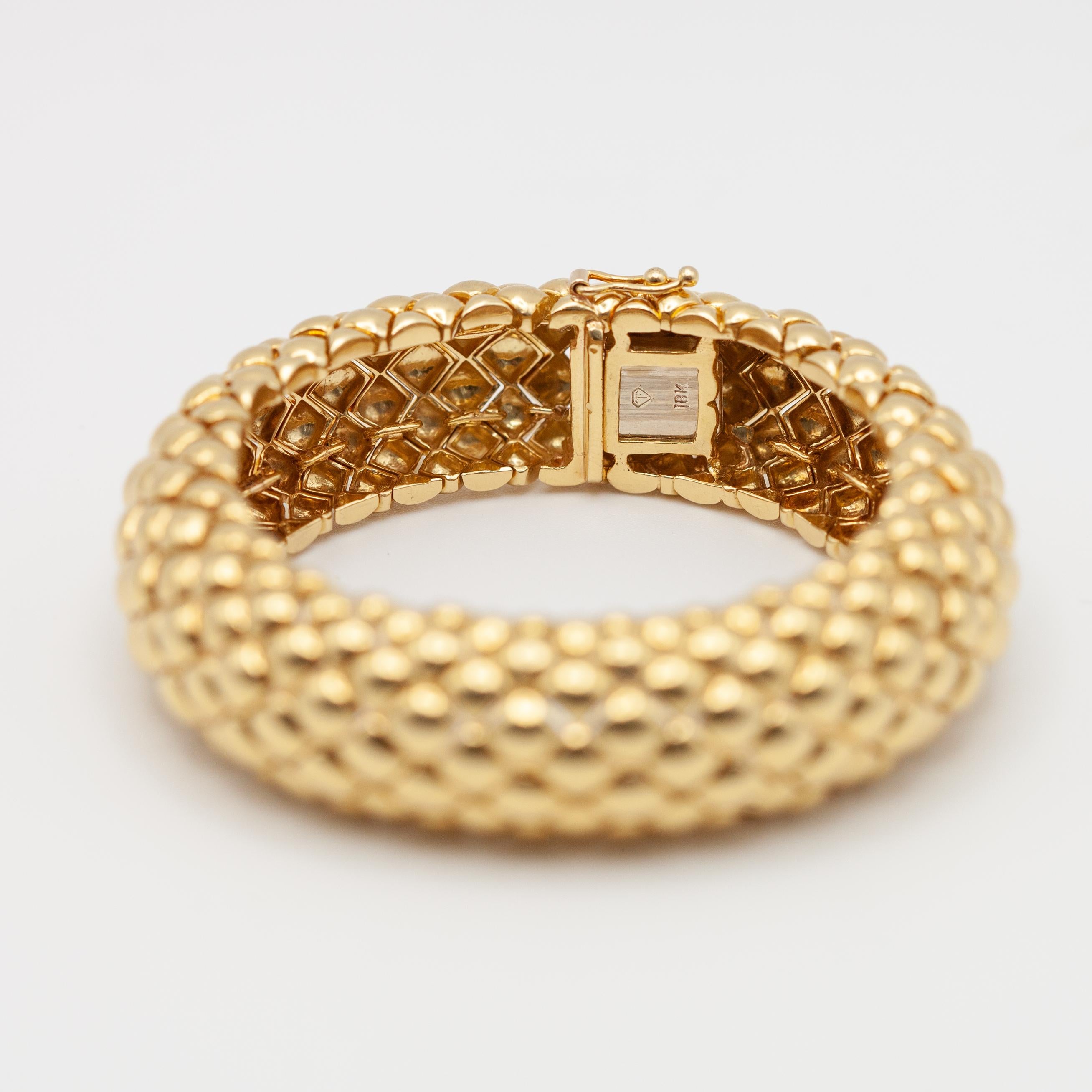 Pulsera de cúpula ancha Boombe tejida en oro amarillo de 18 quilates en venta 1