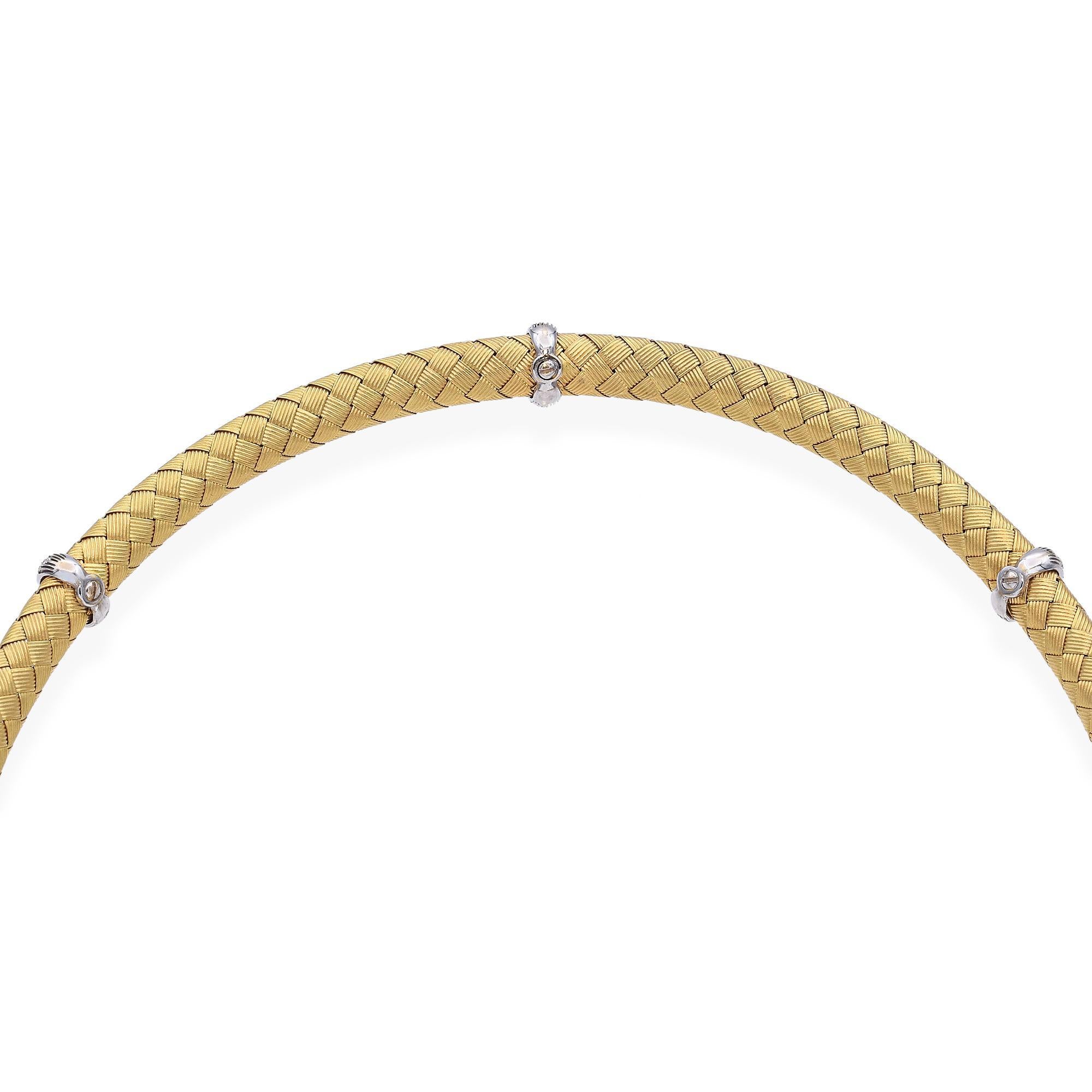 Collana intrecciata con diamanti e zaffiri in oro giallo 18 carati in vendita 3