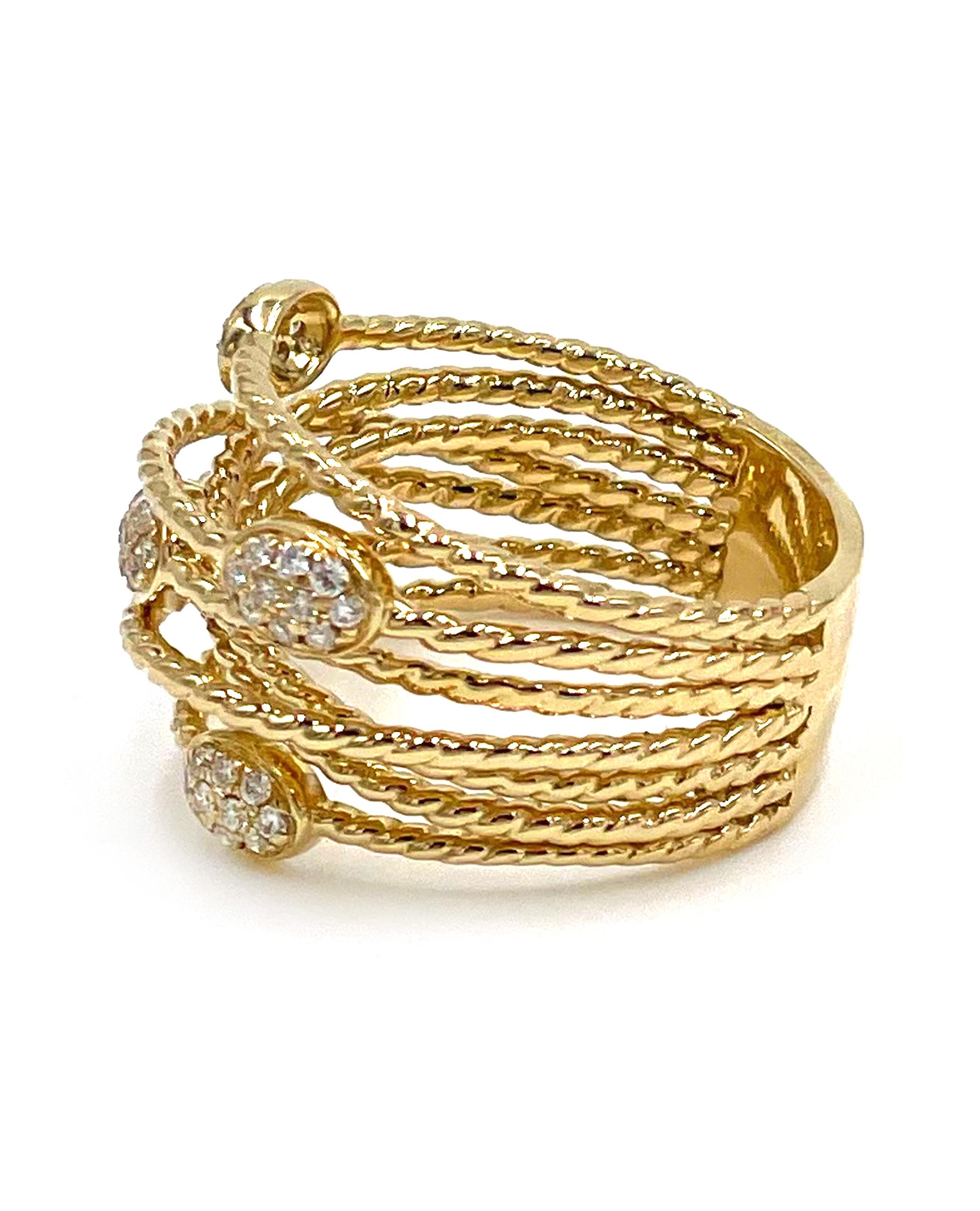 Bague en or jaune 18K avec diamants tissés, détails de la corde et diamants ronds de 0,28 carat.

* Taille du doigt 6.25
* Les diamants sont de couleur H et de pureté SI.