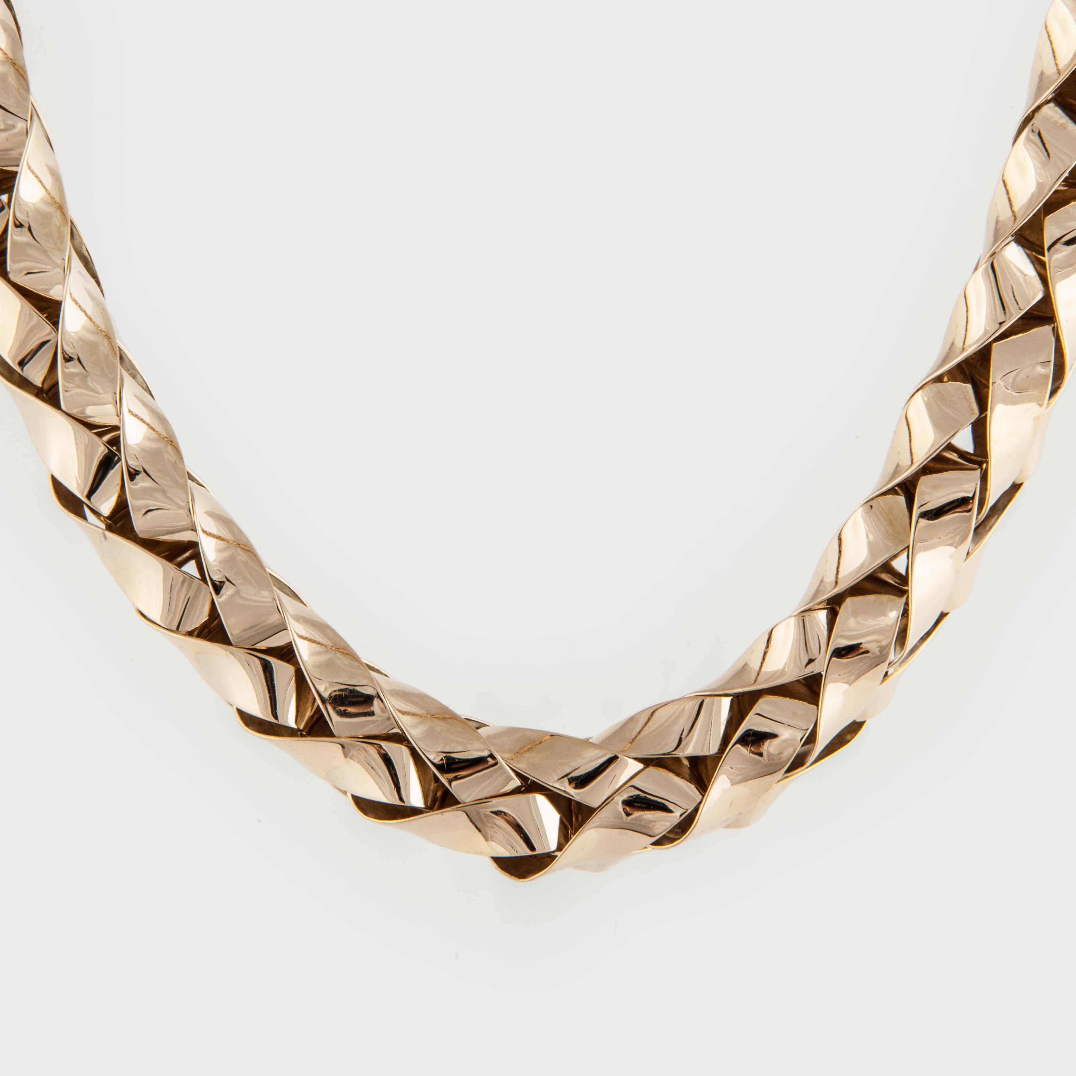 Woven Gold Necklace in 18K Yellow Gold In Good Condition For Sale In Houston, TX