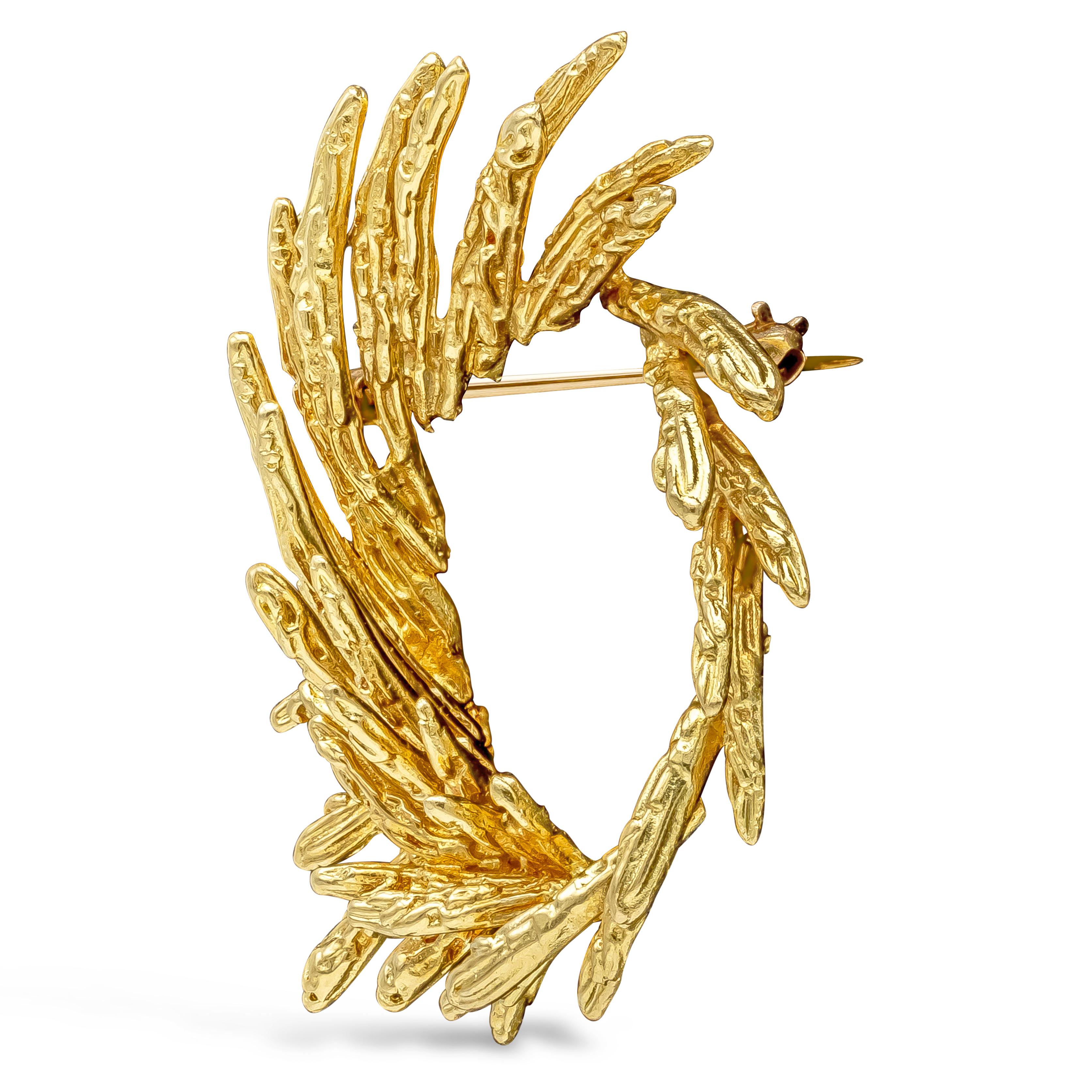 An antique wreath design brooch Made with 18K Yellow Gold. 31.50 Grams in Gold Weight