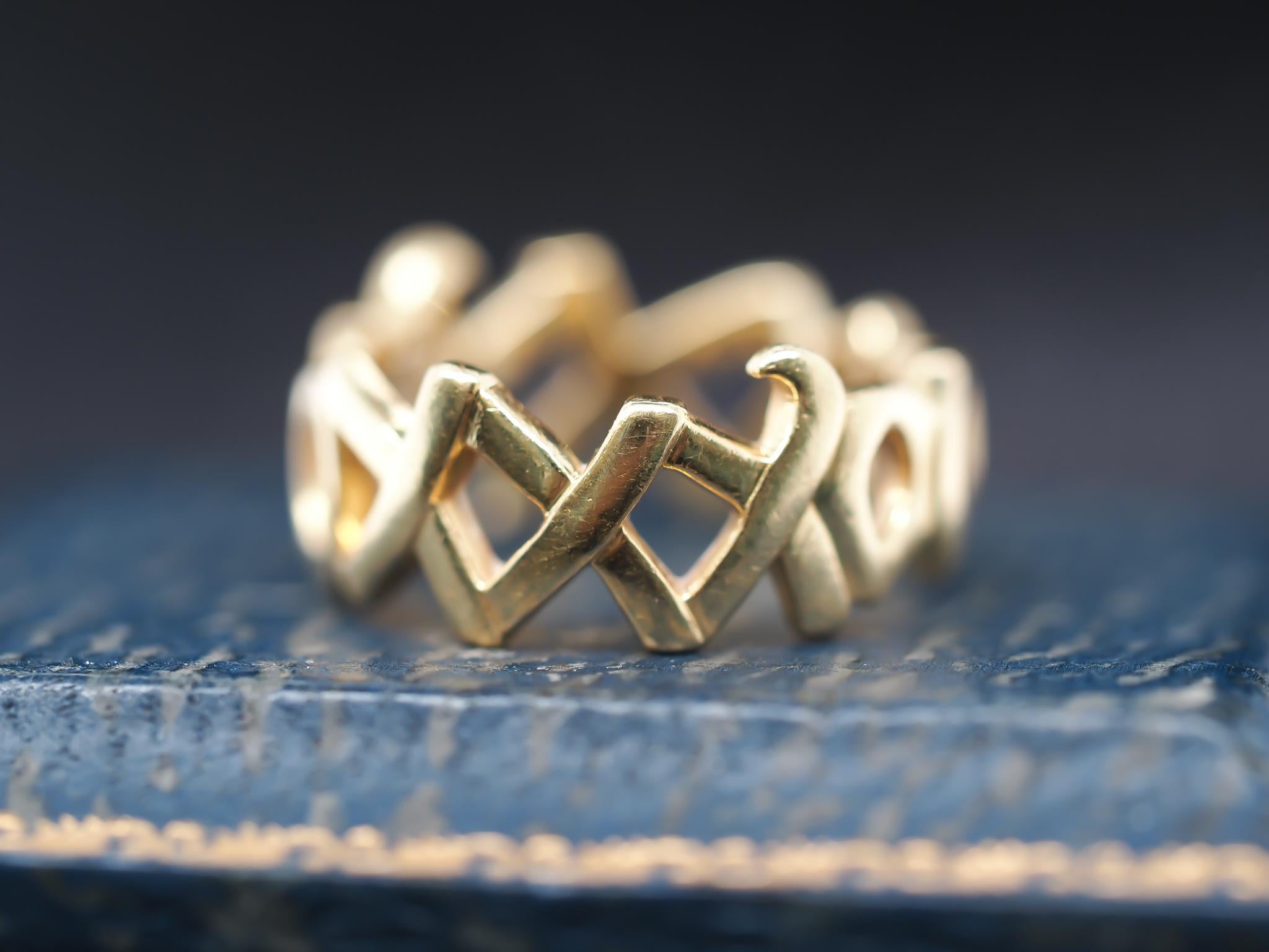 Year: 1990s
Item Details:
Ring Size: 6 (Sizable)
Metal Type: 18K Yellow Gold [Hallmarked, and Tested]
Weight: 6.2 grams
Maker: Tiffany & Co.
Band Width: 7mm
Condition: Excellent
Vintage