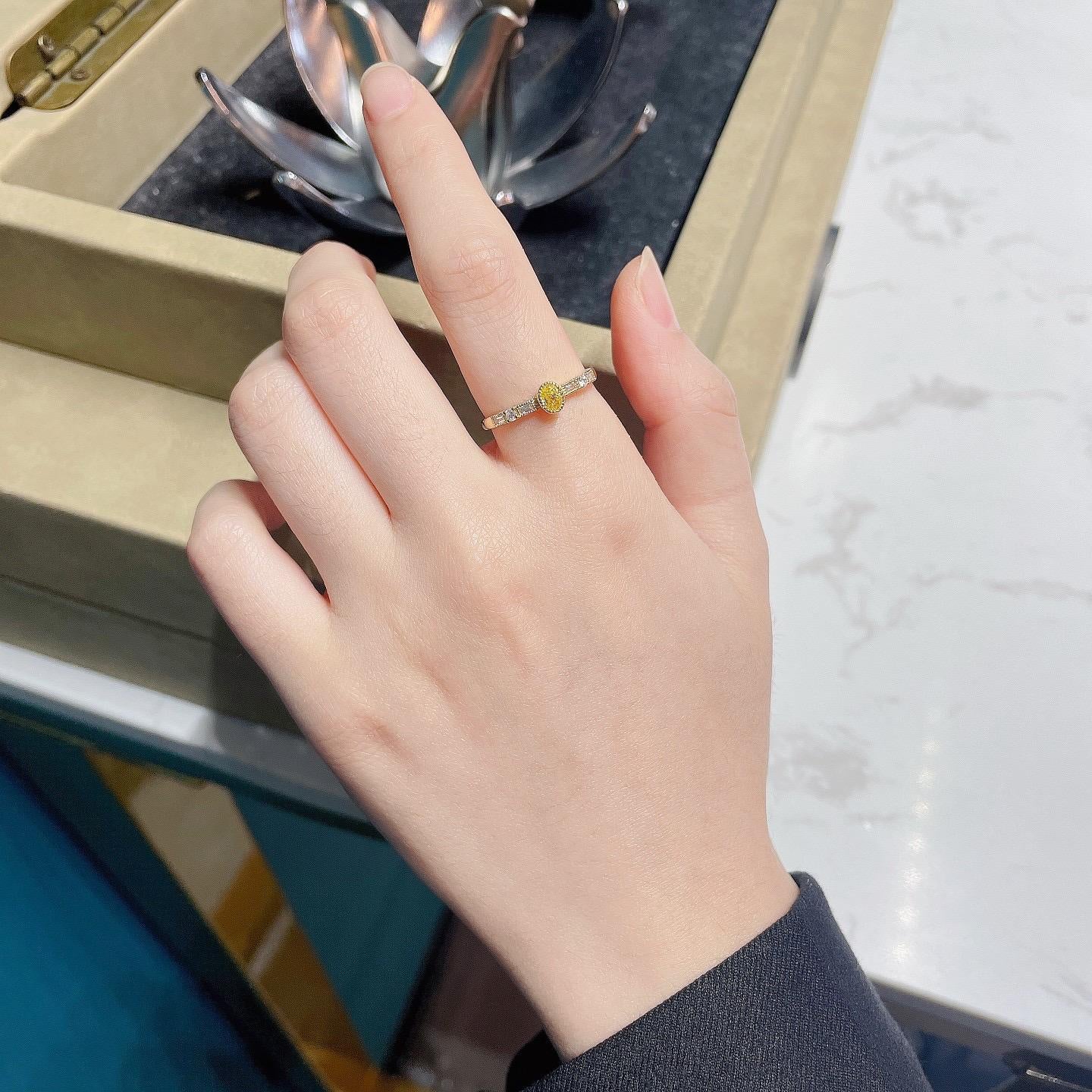 Modern 18K Yellow Gold Yellow Diamond Band Ring For Sale