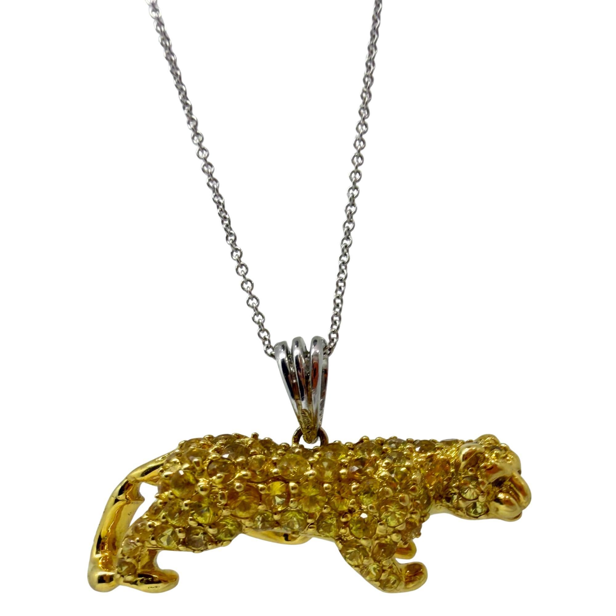 Taille ronde Collier pendentif panthère en or jaune 18K, saphir jaune et diamant en vente