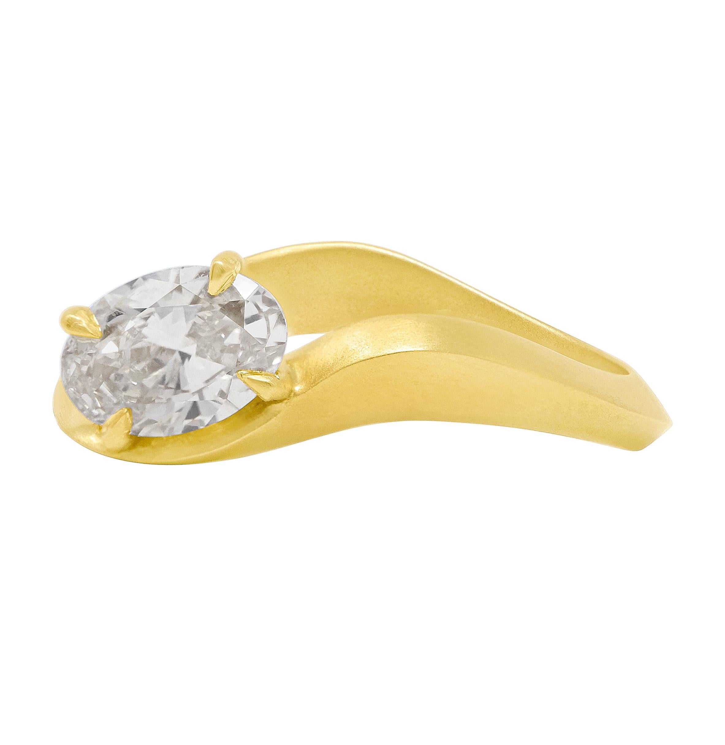 En vente :  Bague sable en or jaune mat 18 carats et diamants blancs taille ovale brillants de 1,20 carat certifiés GIA 5