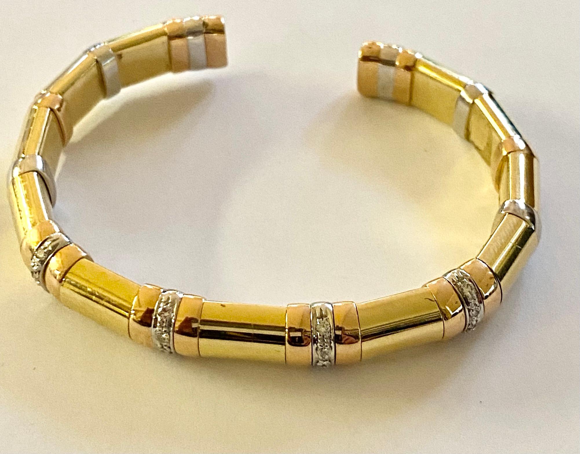 -  18K. yellow/red/white gold rigid bracelet with a silver core, Signed: Cesari 1995
-  Set with 16 brilliant cut diamonds = 0.32 ct VSI/W (f-G)
-  Size: wide: 8 mm thick: 5 mm
-  Inner size bracelet: 6 x 4.5 cm
-  Outside size bracelet: 6.7 x 5.5