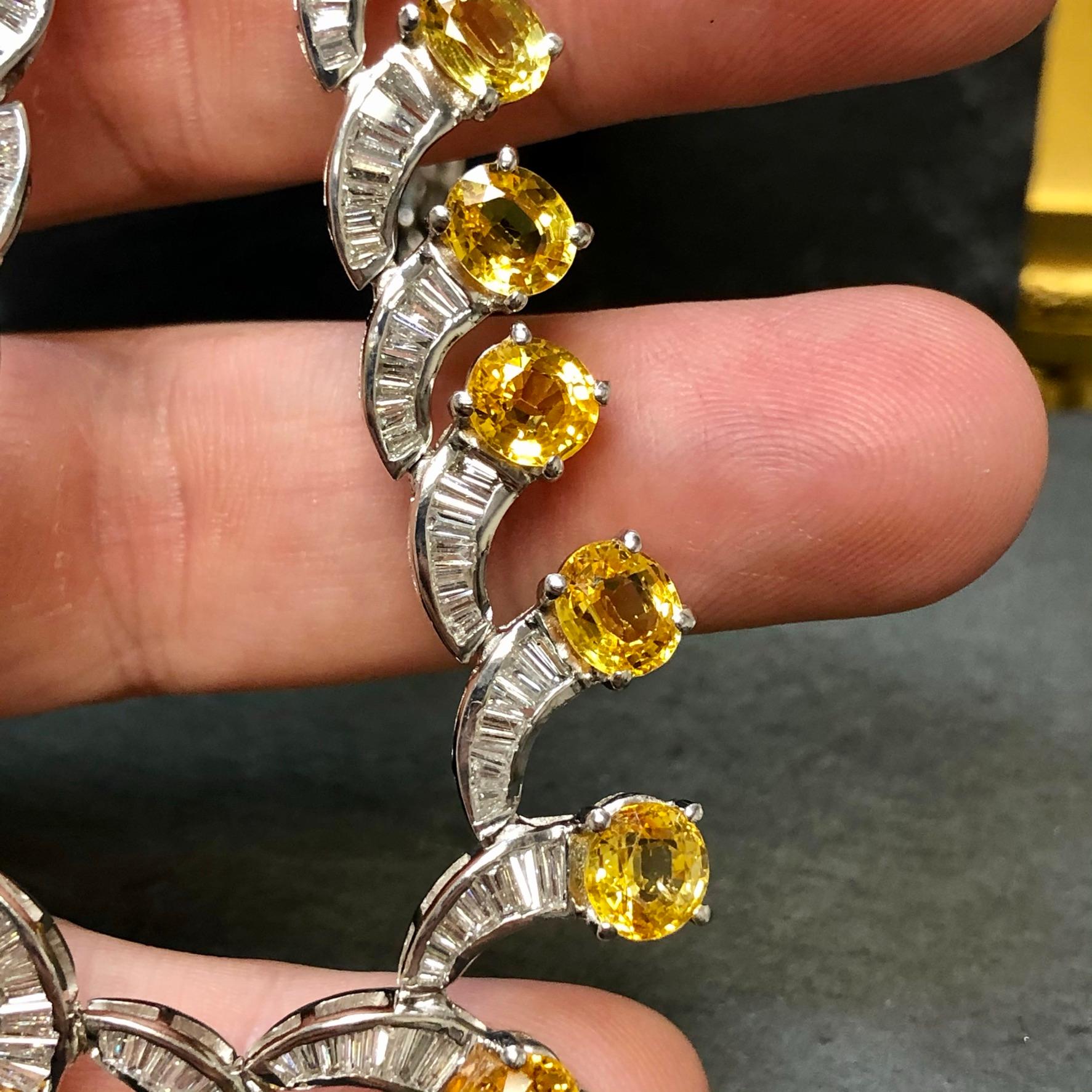 18 Karat Gelber Saphir & Baguette-Diamant-Halskette mit Wellenschliff (Zeitgenössisch) im Angebot