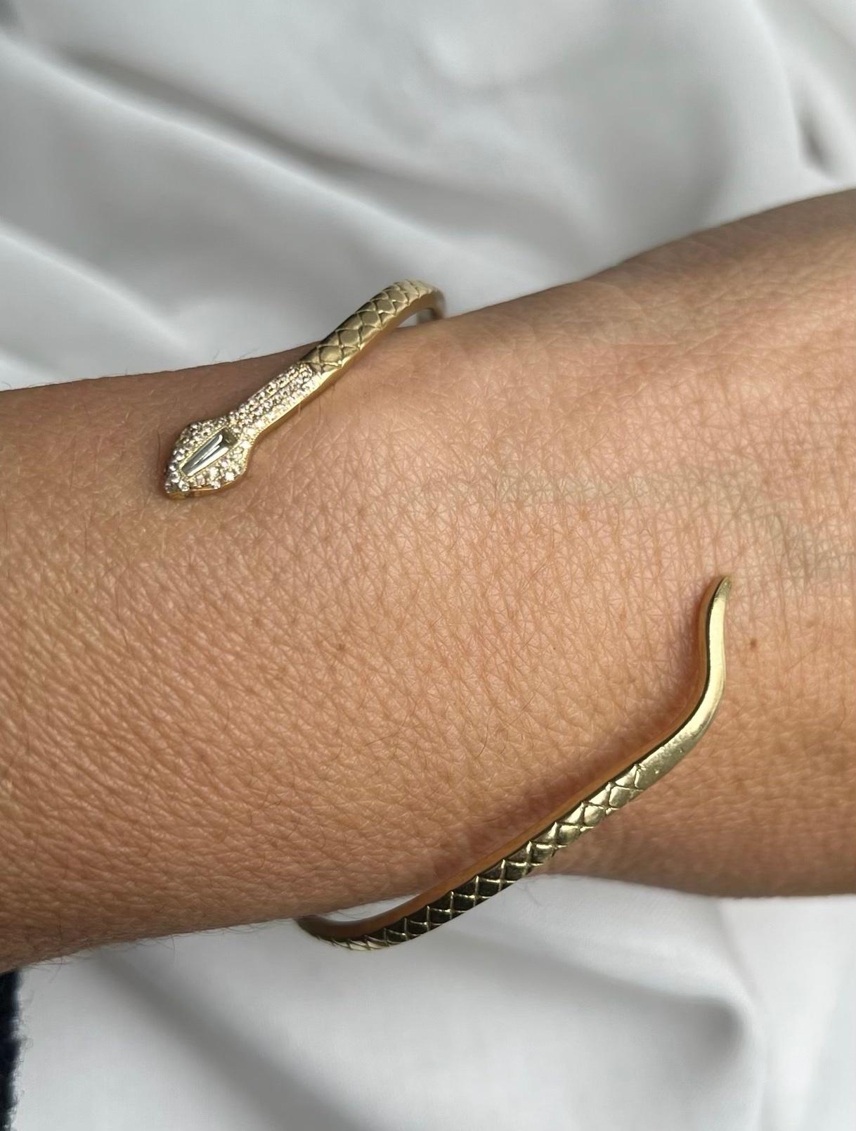 18k Yellow Snake Cuff with Hand Cut Tapered Baguette Head and Pave Diamonds  In New Condition For Sale In Encino, CA