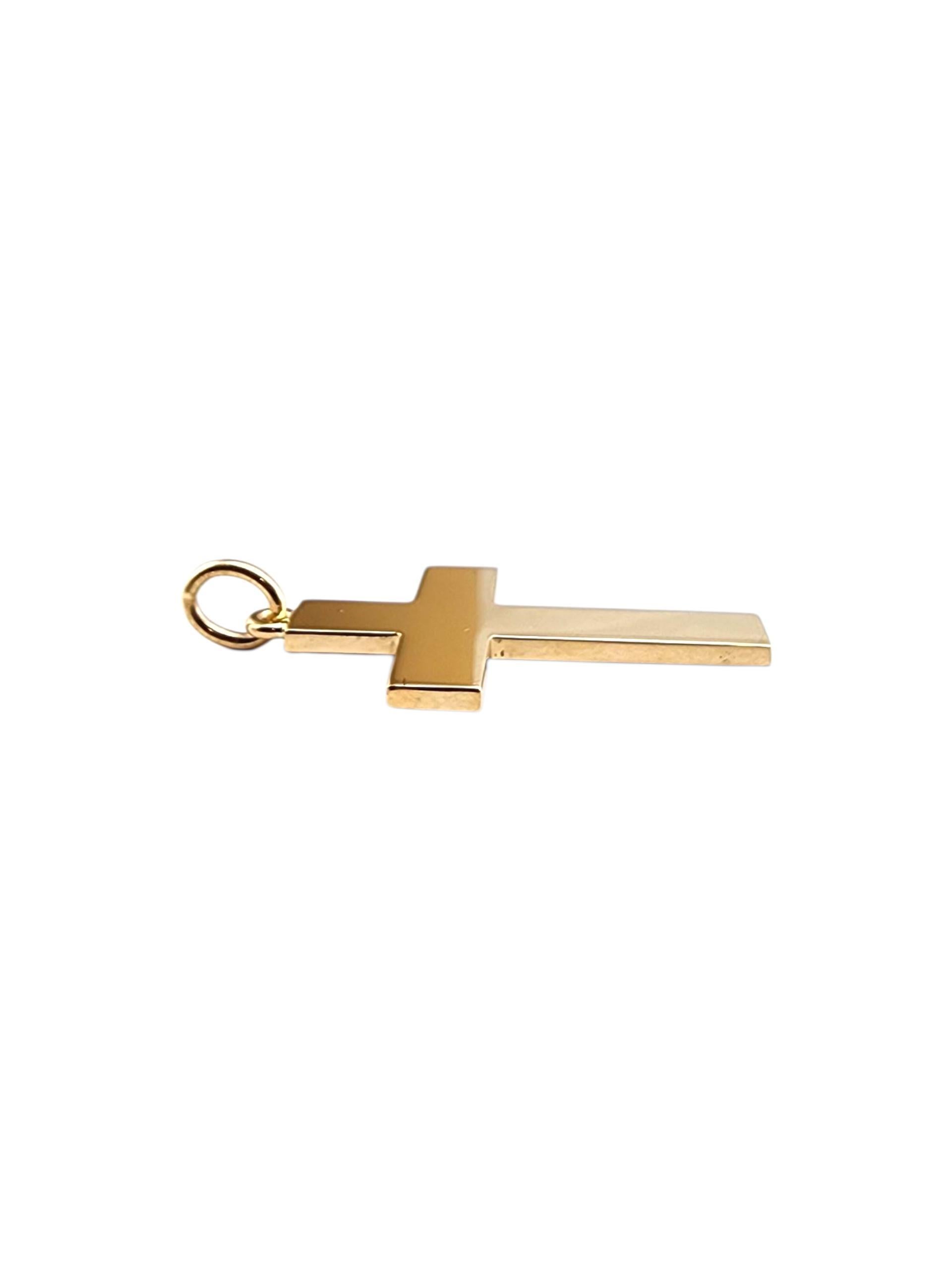 Pendentif croix en or jaune massif 18K #22374 Pour femmes en vente