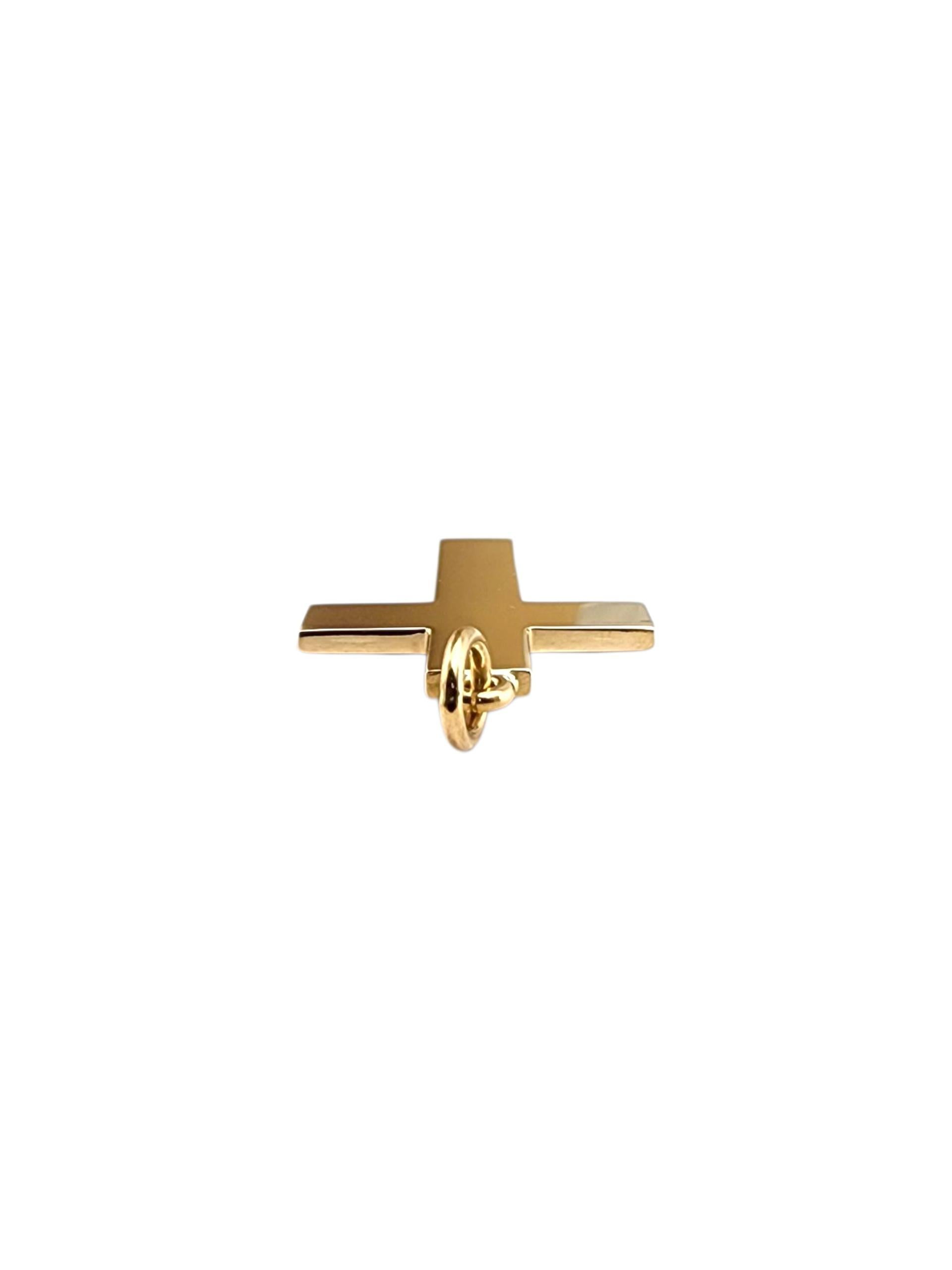 Pendentif croix en or jaune massif 18K #22374 en vente 1