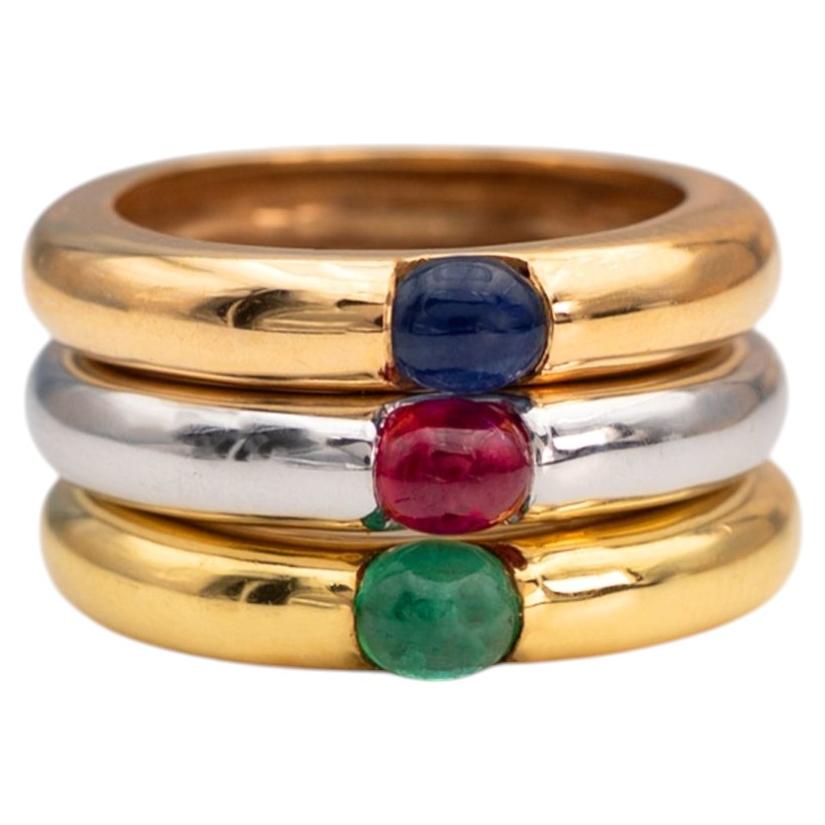 Ensemble de bagues empilables en or jaune, blanc et rose 18 carats, ornées d'émeraudes, de rubis et de saphirs
