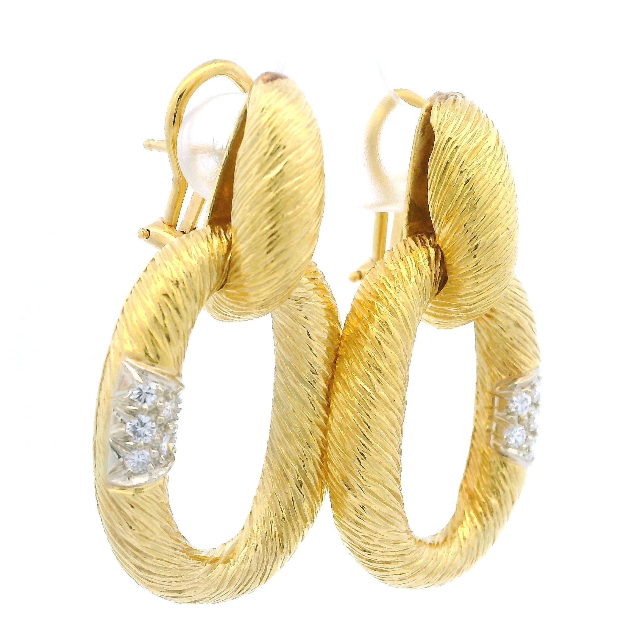 --Pietre: --
(10) Diamanti naturali autentici - taglio brillante rotondo - incastonati - colore G/H - purezza VS1/VS2 w.W.I.G.
Peso totale in carati: 0,25 (circa)

Materiale: Oro giallo massiccio 18k con accenti in oro bianco
Peso: 19,16