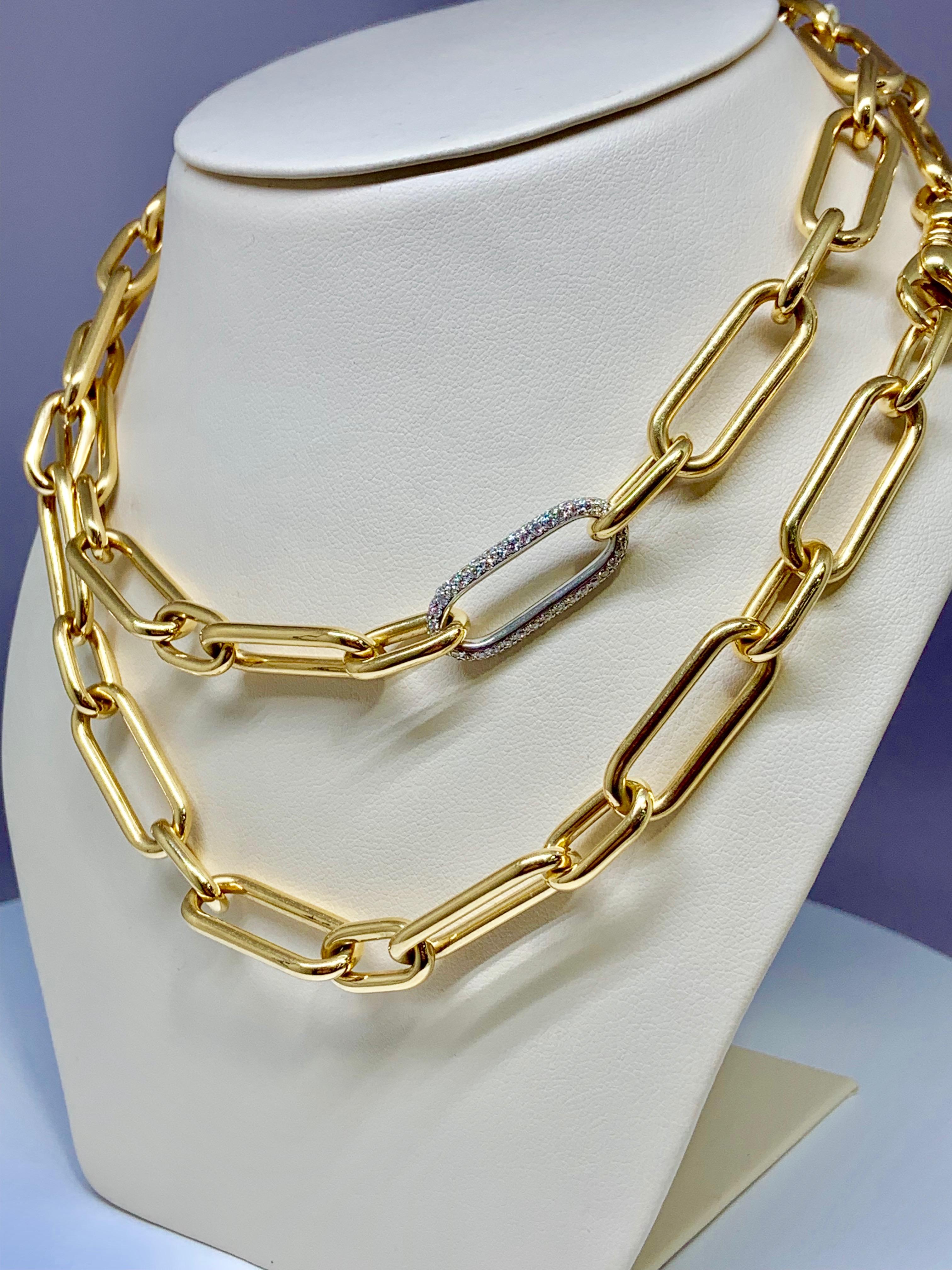 This DA Gold chain link necklace is 31.5