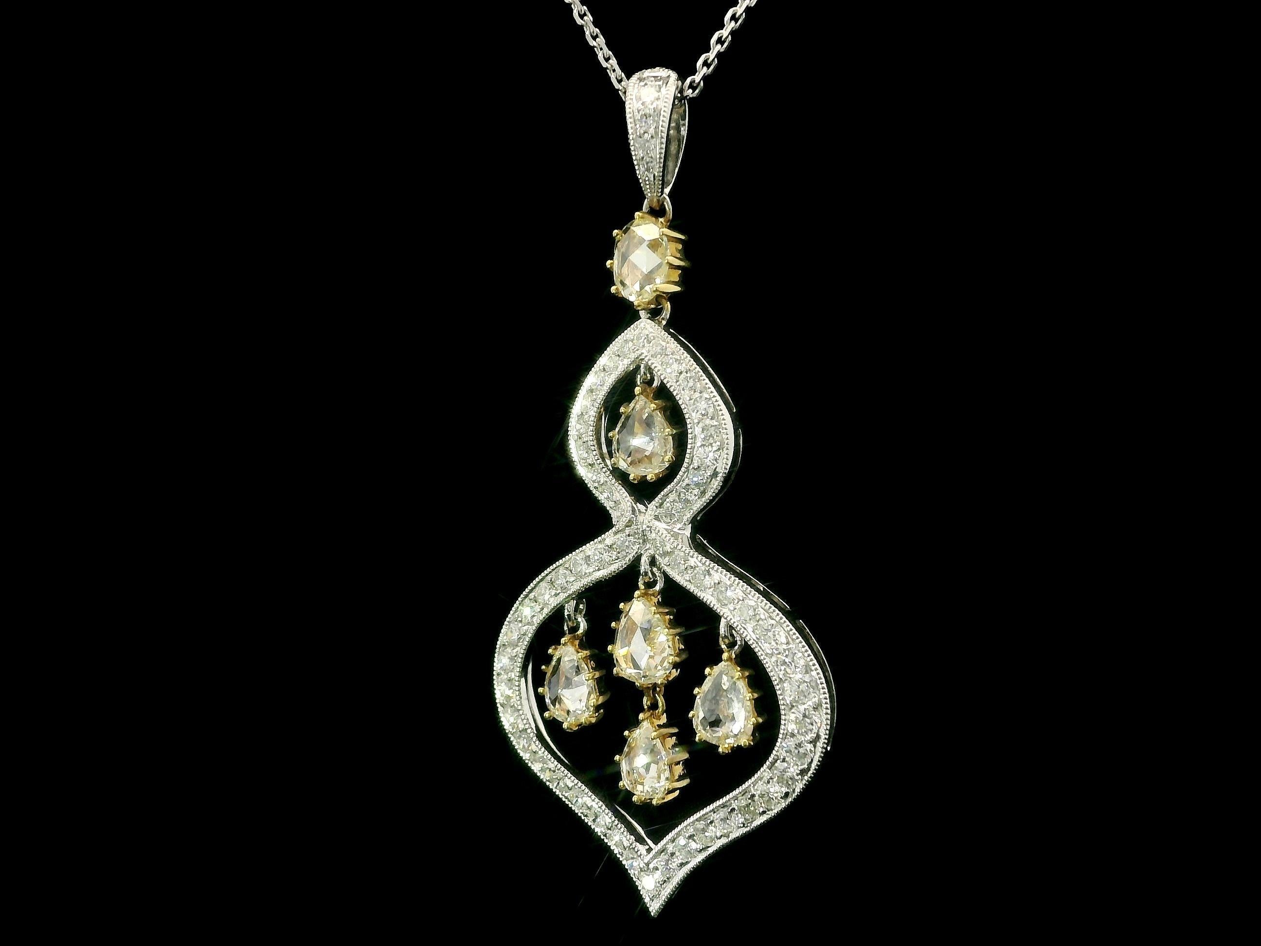 Collana a catena in oro giallo e bianco 18k con ciondolo a forma di nappina e diamante da 1,90ctw in vendita 5