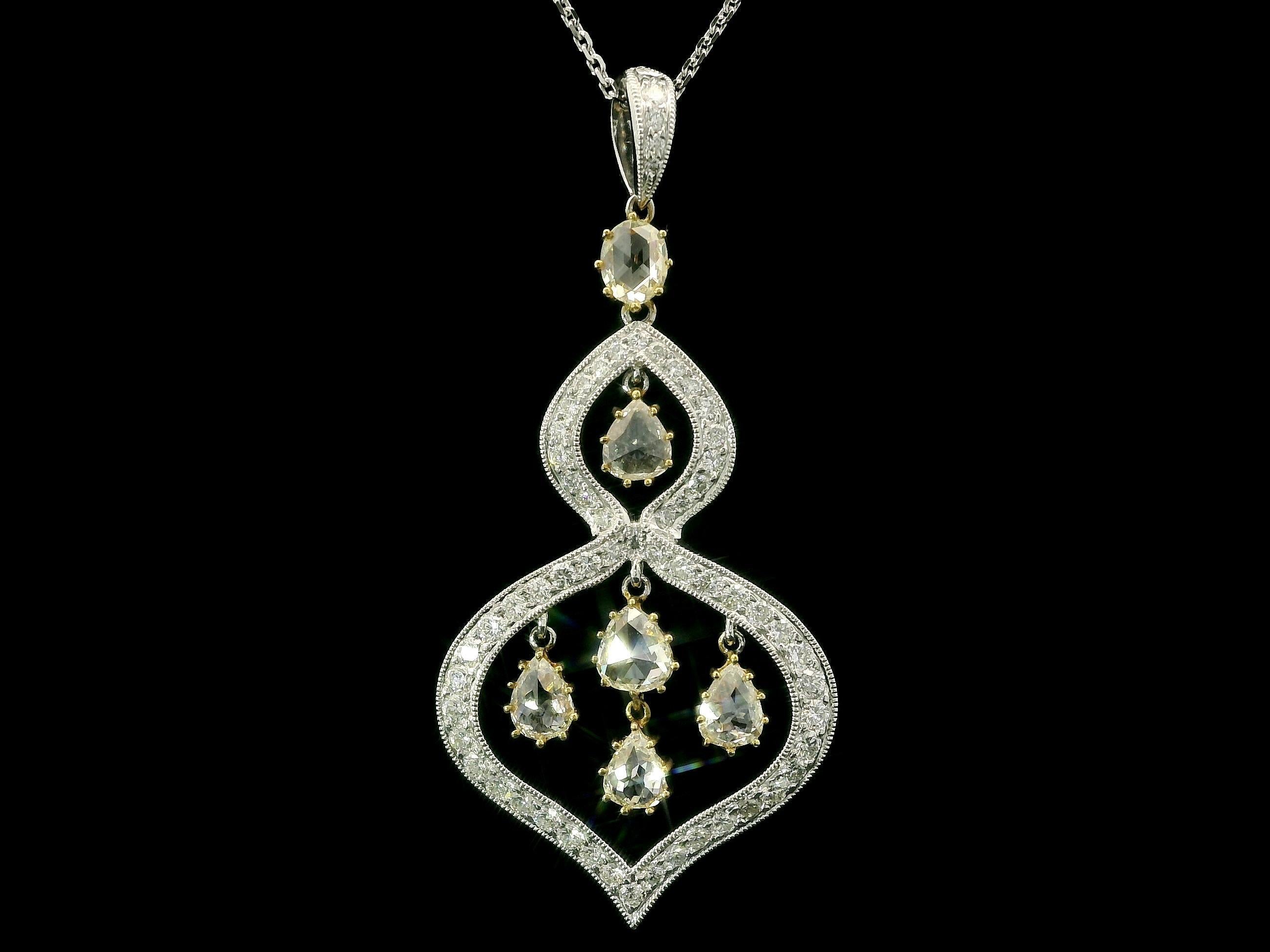Collana a catena in oro giallo e bianco 18k con ciondolo a forma di nappina e diamante da 1,90ctw In condizioni ottime in vendita a Montclair, NJ