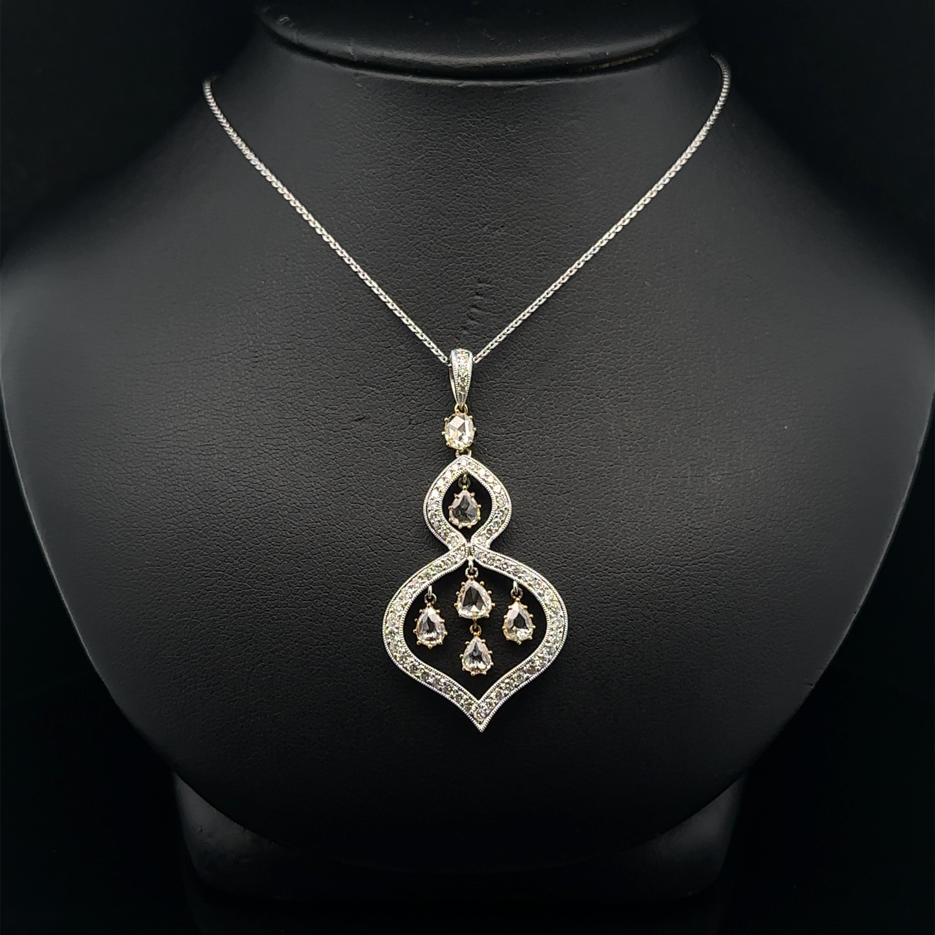 Collana a catena in oro giallo e bianco 18k con ciondolo a forma di nappina e diamante da 1,90ctw in vendita 2