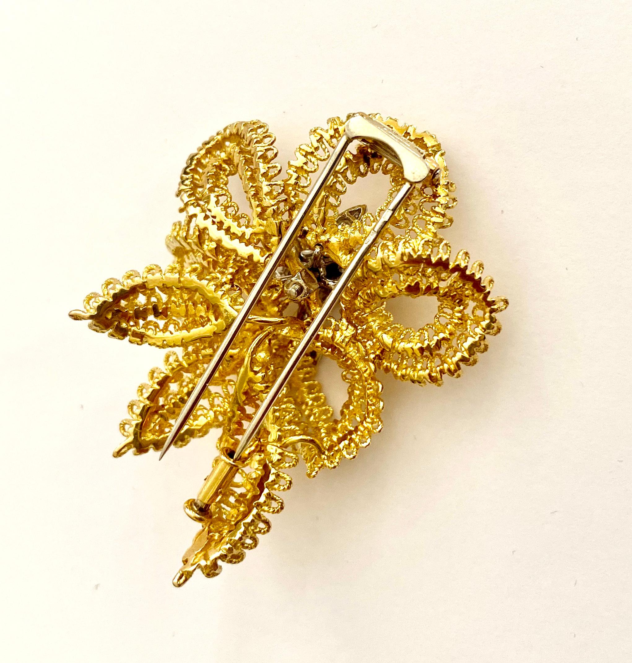 Brilliant Cut 18 Karat Yellow and White Gold Brooch, Diamonds, France, 1960 For Sale