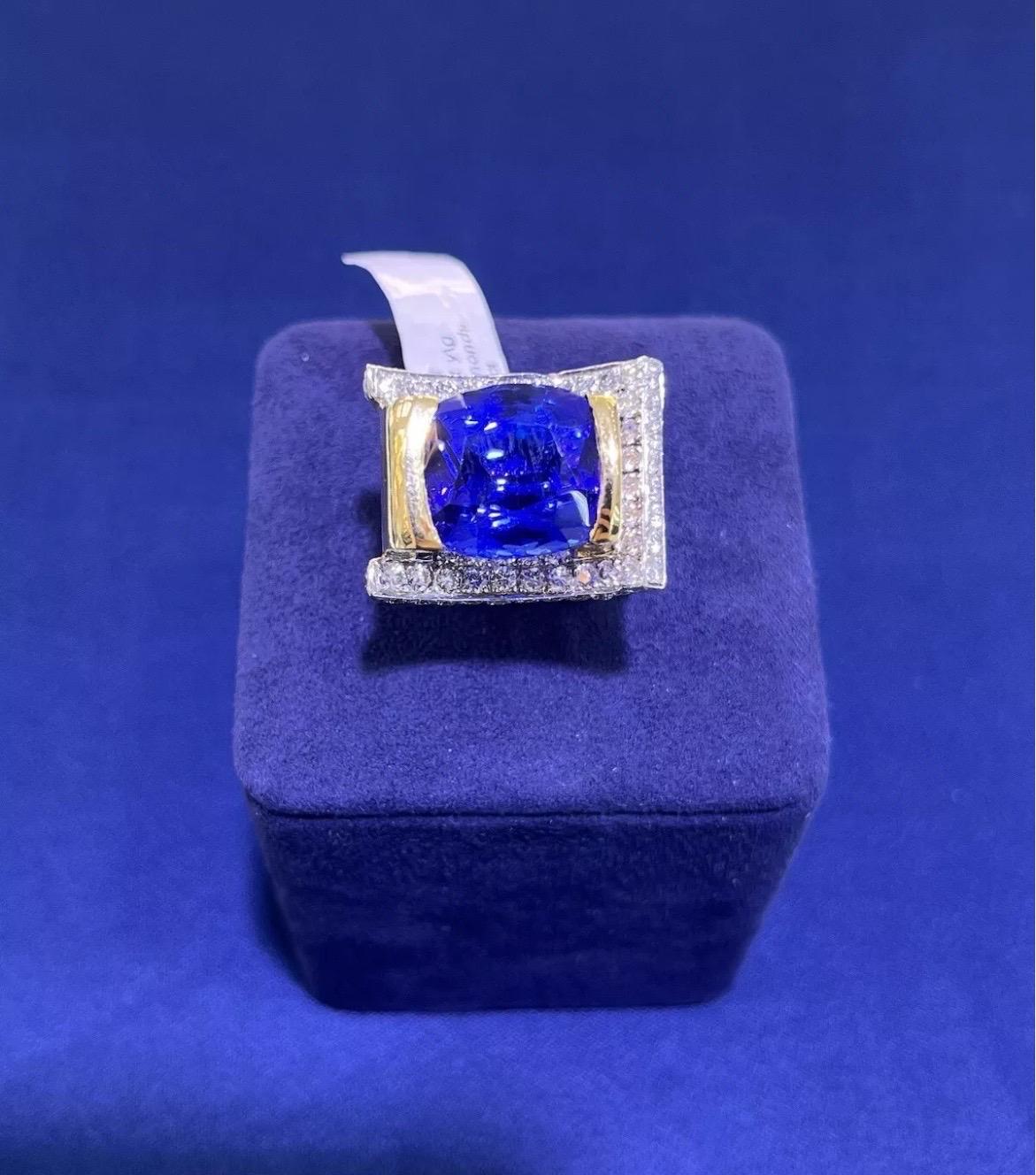 Bague sous-passée en or jaune et blanc 18 carats avec tanzanite taille coussin 13,44 carats Bon état - En vente à Boca Raton, FL