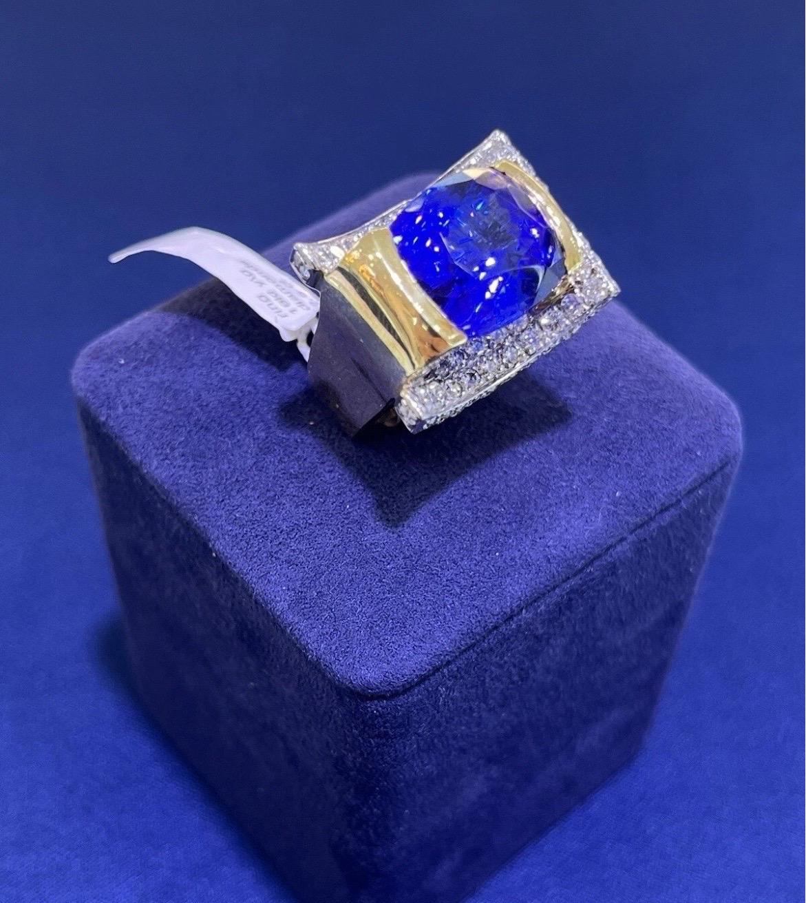 Bague sous-passée en or jaune et blanc 18 carats avec tanzanite taille coussin 13,44 carats Pour femmes en vente