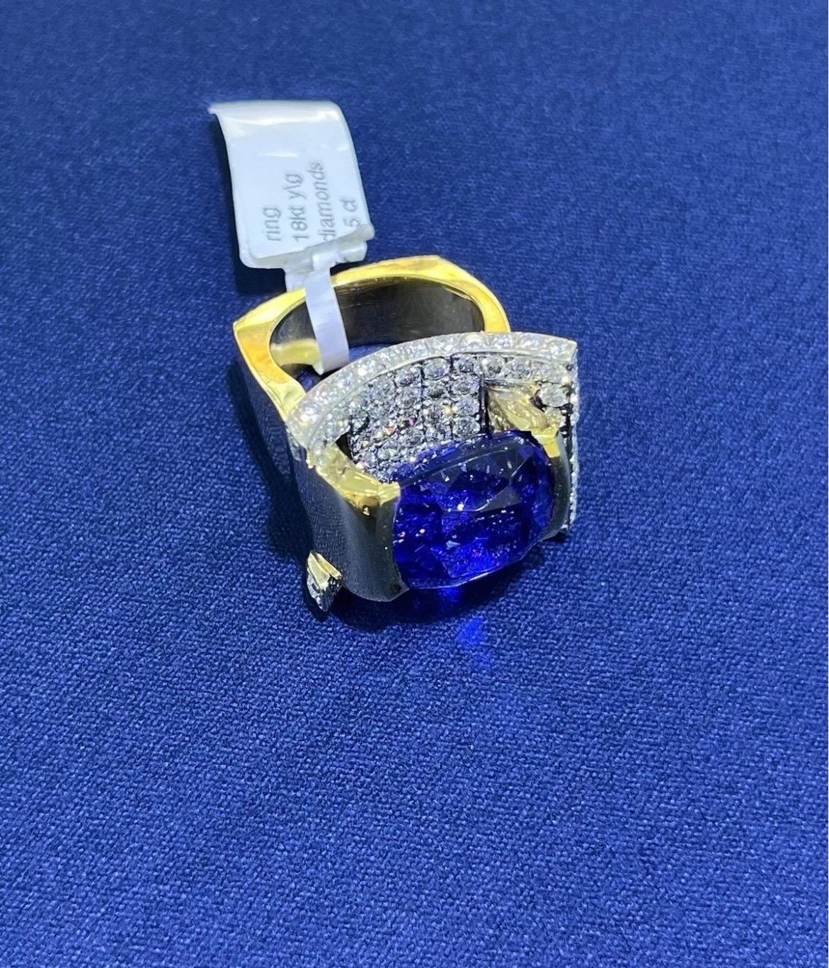 Bague sous-passée en or jaune et blanc 18 carats avec tanzanite taille coussin 13,44 carats en vente 2