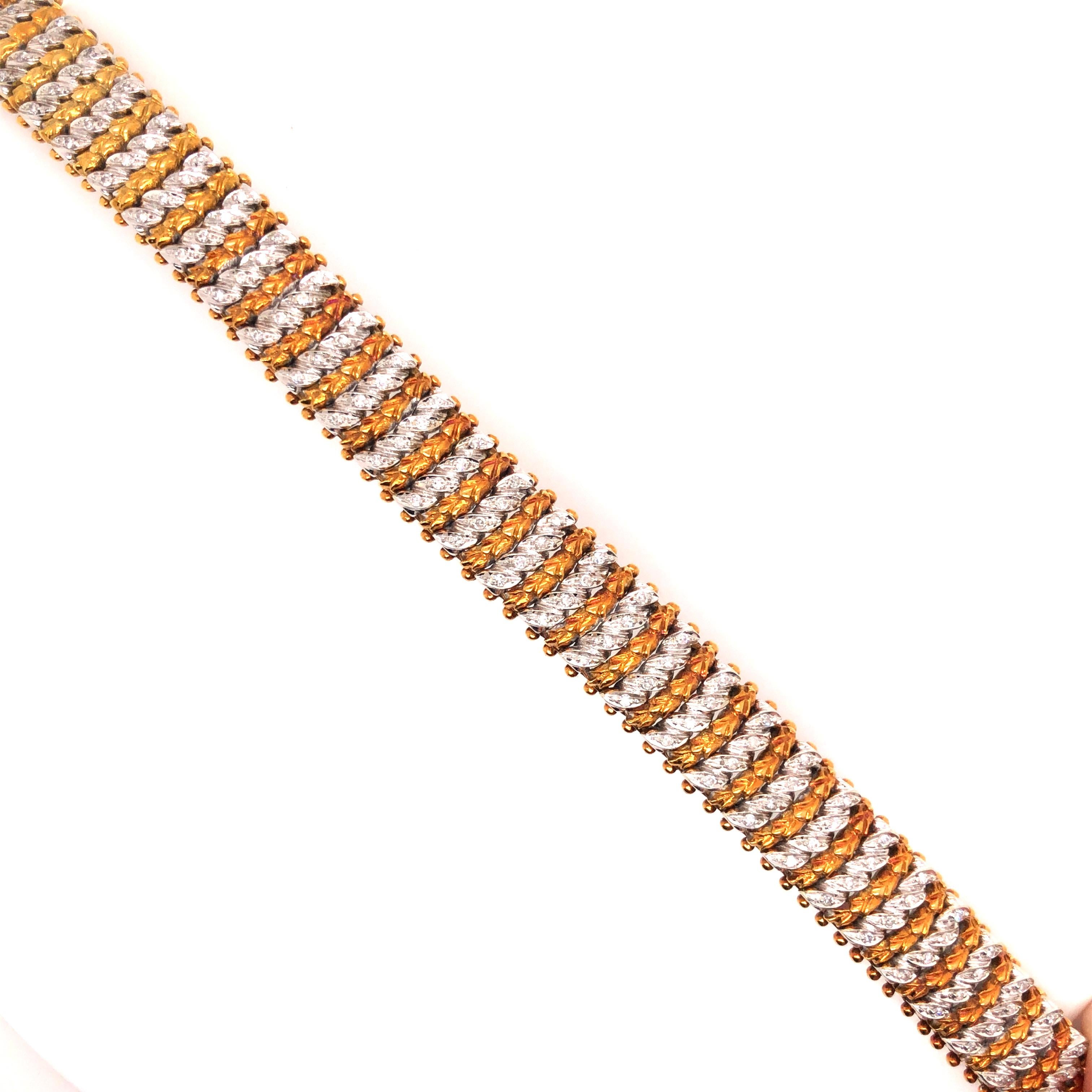 18 Karat Yellow and White Gold Diamond Bracelet In Good Condition For Sale In New York, NY