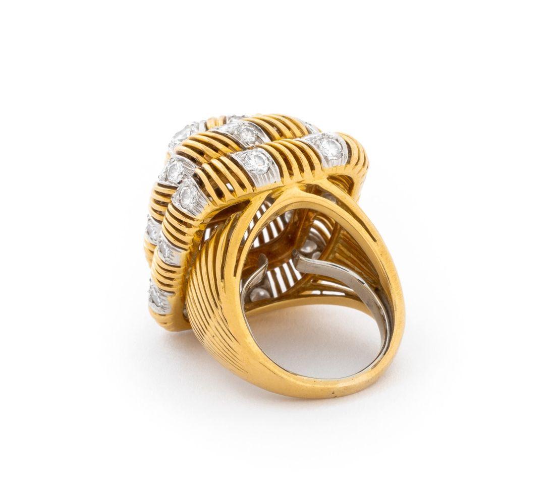 Anello Cocktail con diamanti in oro giallo e bianco 18 carati in vendita 2