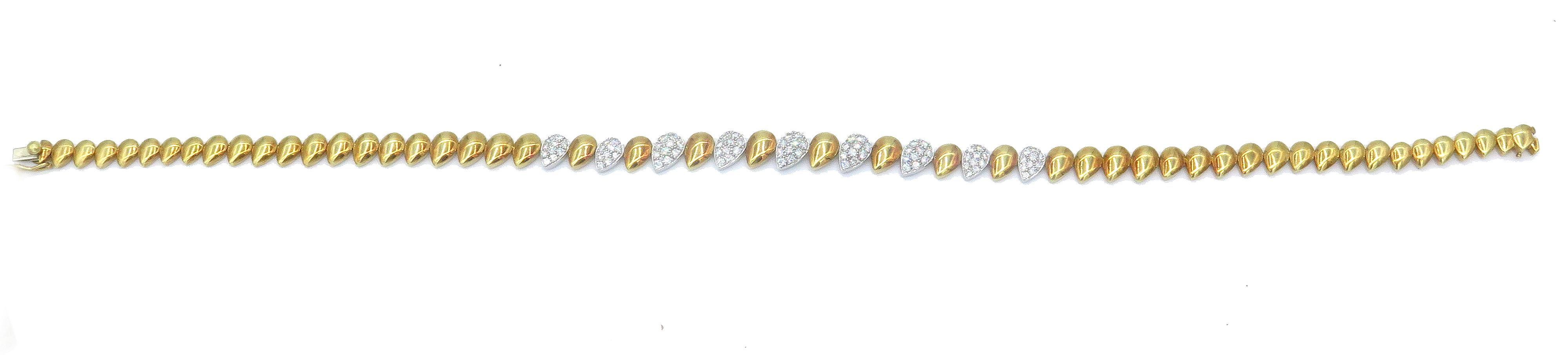 Collier ras du cou en or jaune et blanc 18 carats avec diamants Excellent état - En vente à West Palm Beach, FL