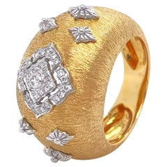Durchbrochener Dome-Diamantring aus 18 Karat Gelb- und Weißgold in Florentine-Finish
