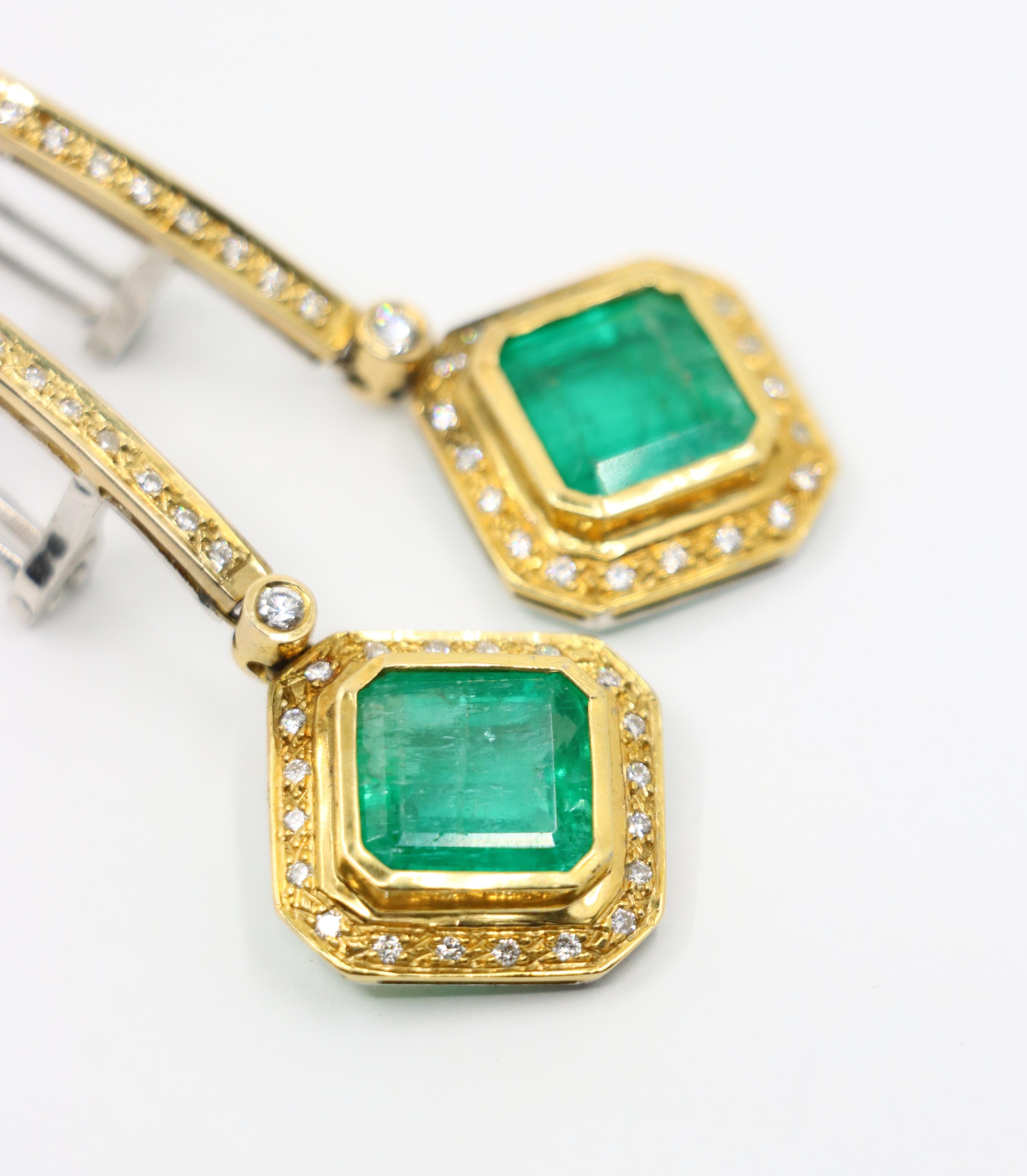 Orecchini con diamanti smeraldo in oro giallo e bianco 18 carati in vendita 5