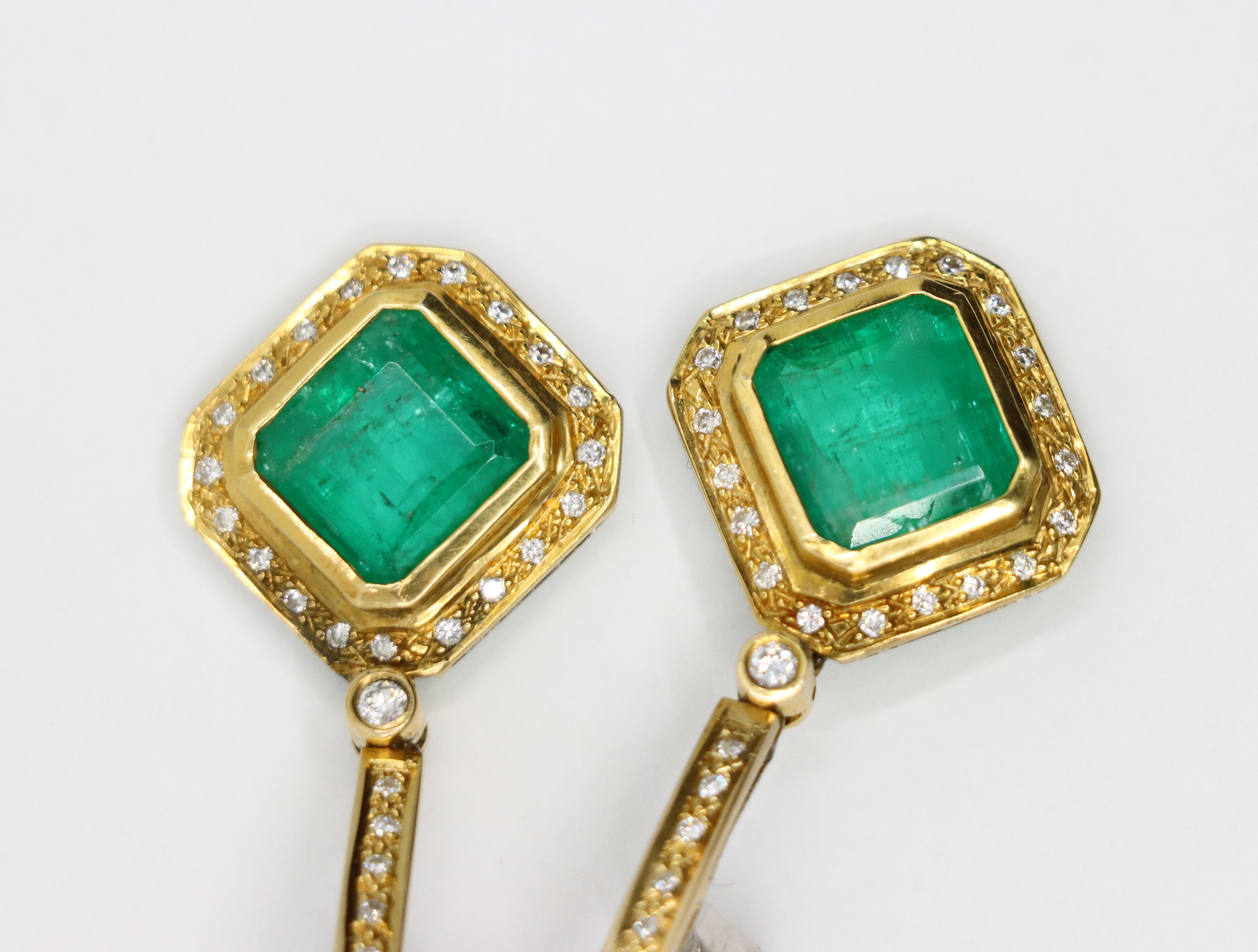 Orecchini con diamanti smeraldo in oro giallo e bianco 18 carati in vendita 7