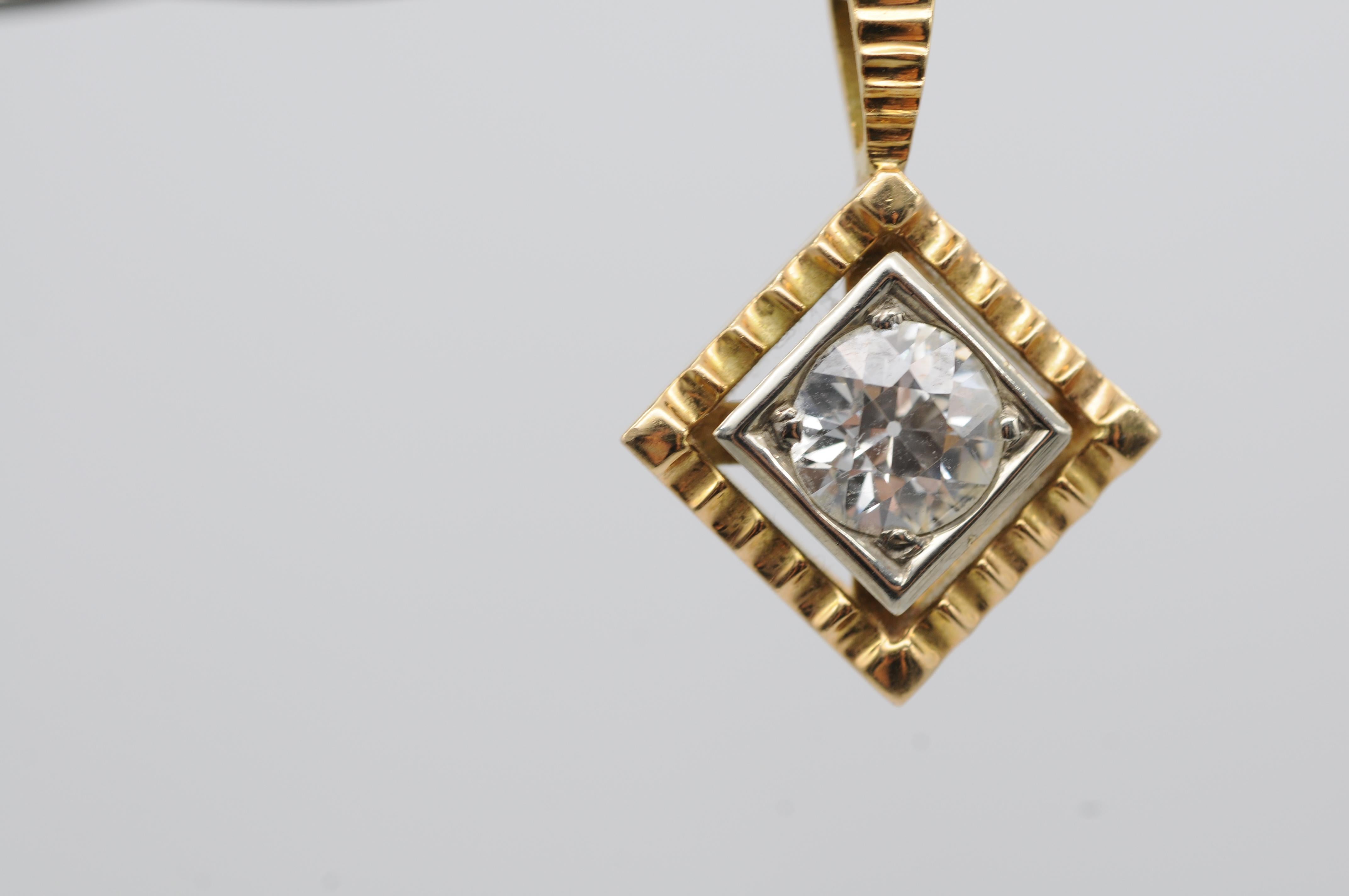 Mouvement esthétique Pendentif en or jaune/blanc 18 carats avec diamant de 1,02 carat de taille ancienne, F VVS1 en vente