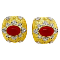 18 Karat Gelb- und Weißgold Ohrringe aus roter Koralle mit Diamanten
