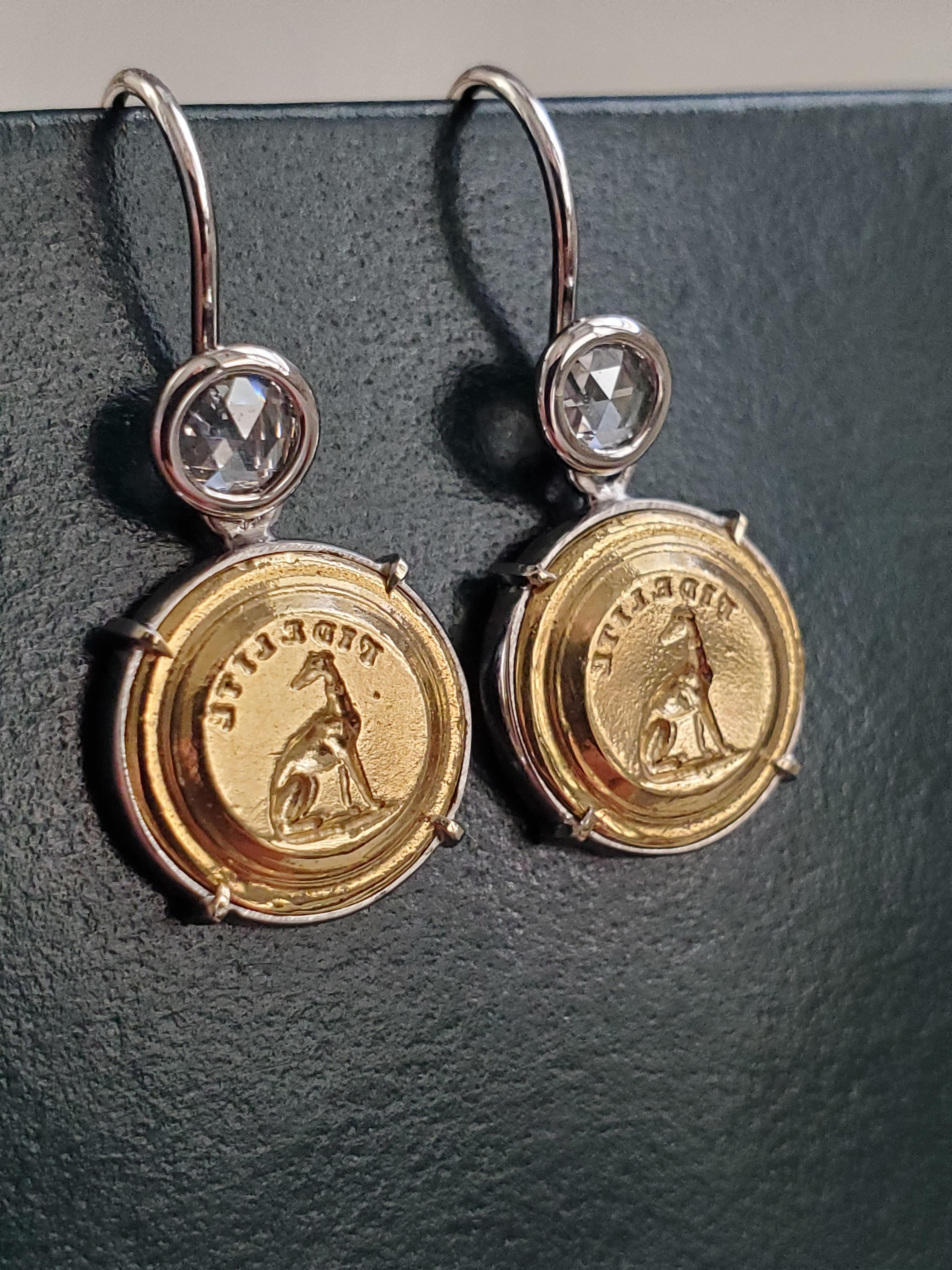 Boucles d'oreilles en or jaune et blanc 18K, diamants taille rose et intaille fidèle antique Neuf - En vente à San Diego, CA