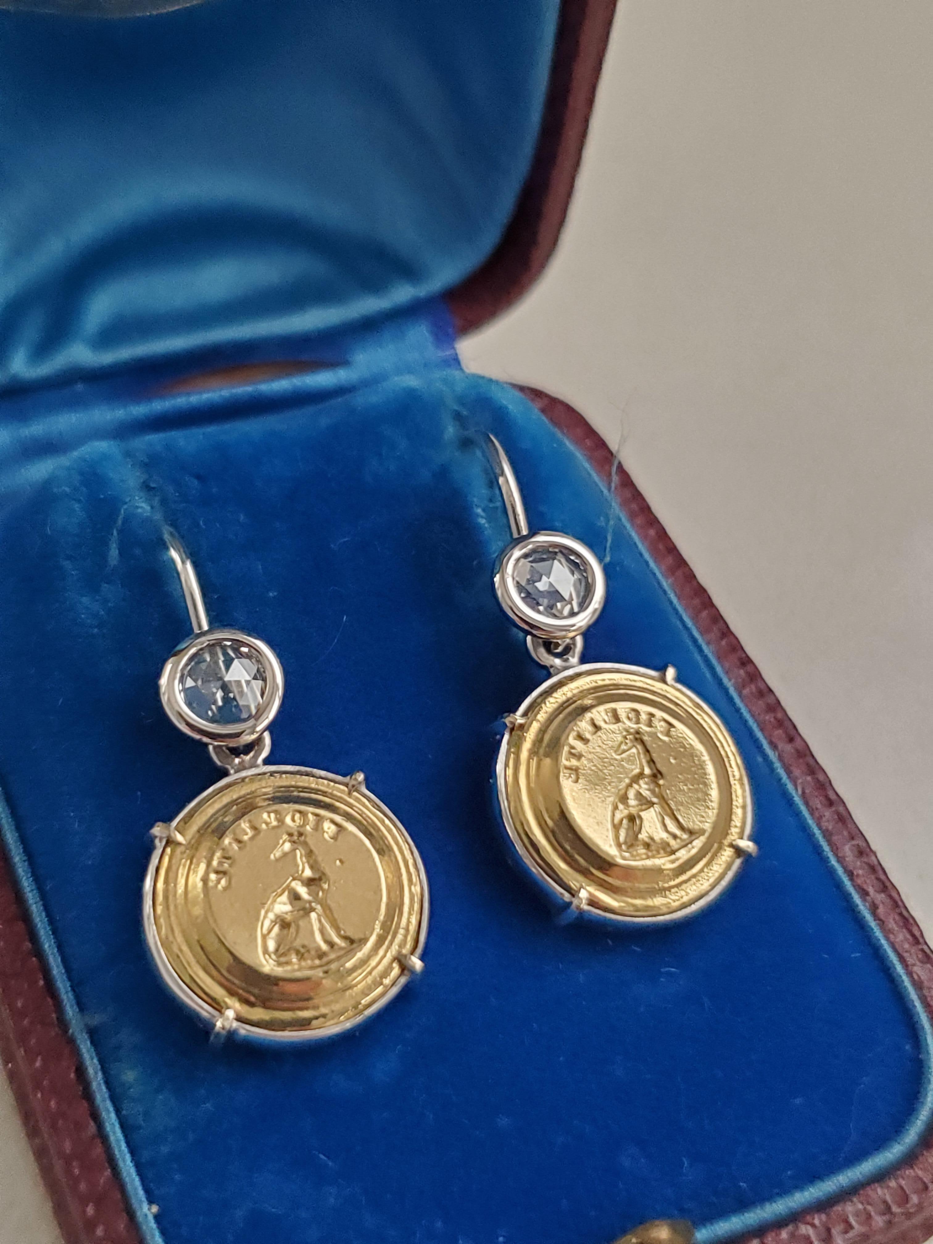 Boucles d'oreilles en or jaune et blanc 18K, diamants taille rose et intaille fidèle antique Unisexe en vente