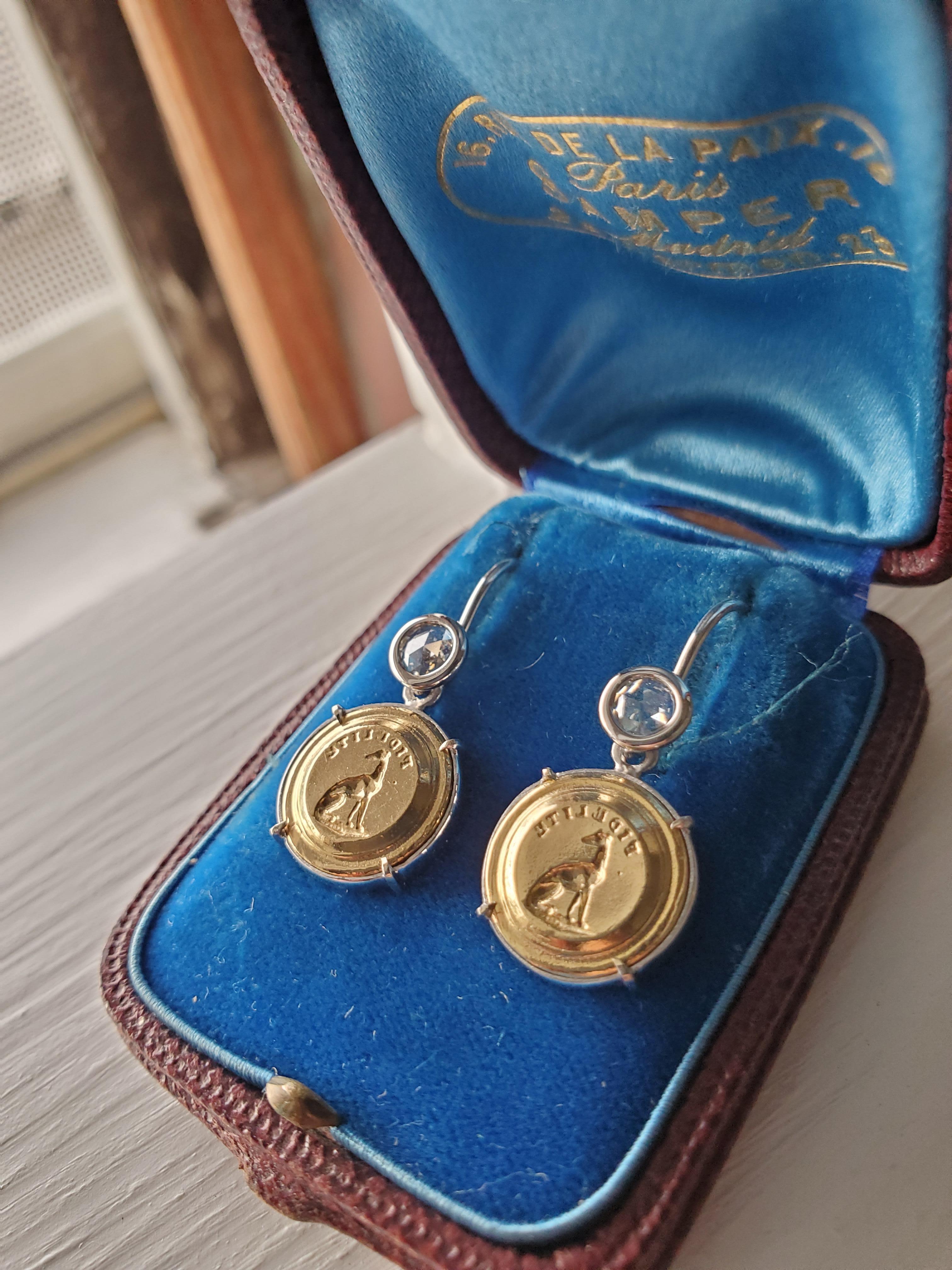 Boucles d'oreilles en or jaune et blanc 18K, diamants taille rose et intaille fidèle antique en vente 2