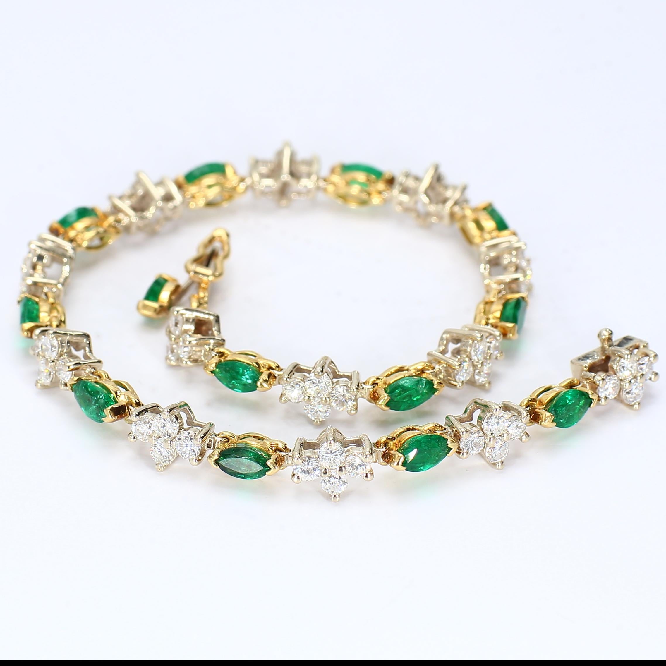 Bracciale Tennis in oro giallo e bianco 18k con smeraldi marquise e diamanti In condizioni buone in vendita a Scottsdale, AZ