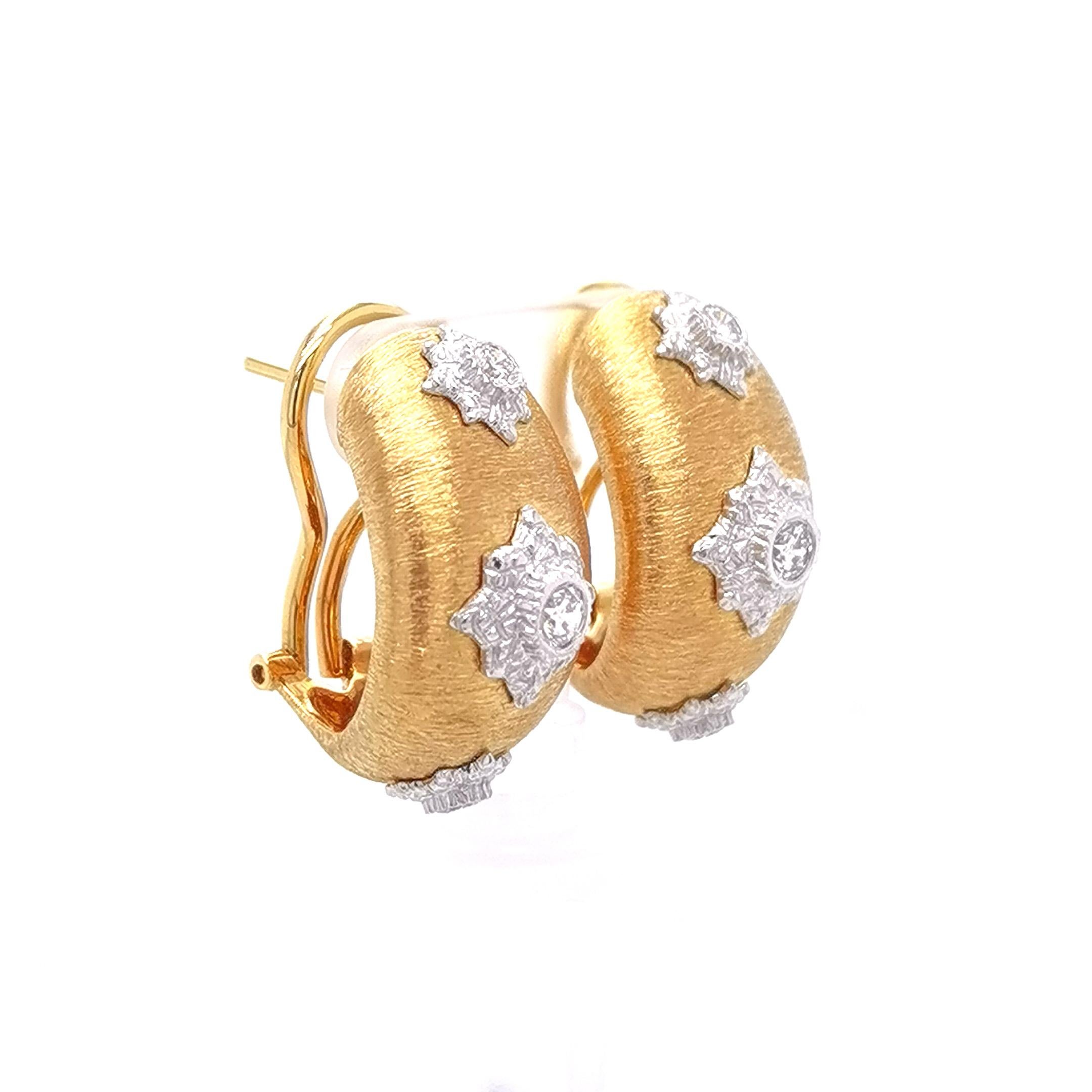 18 Karat Gelb- und Weißgold Drei-Stein-Diamant-Ohrringe in florentinischer Ausführung (Rundschliff)