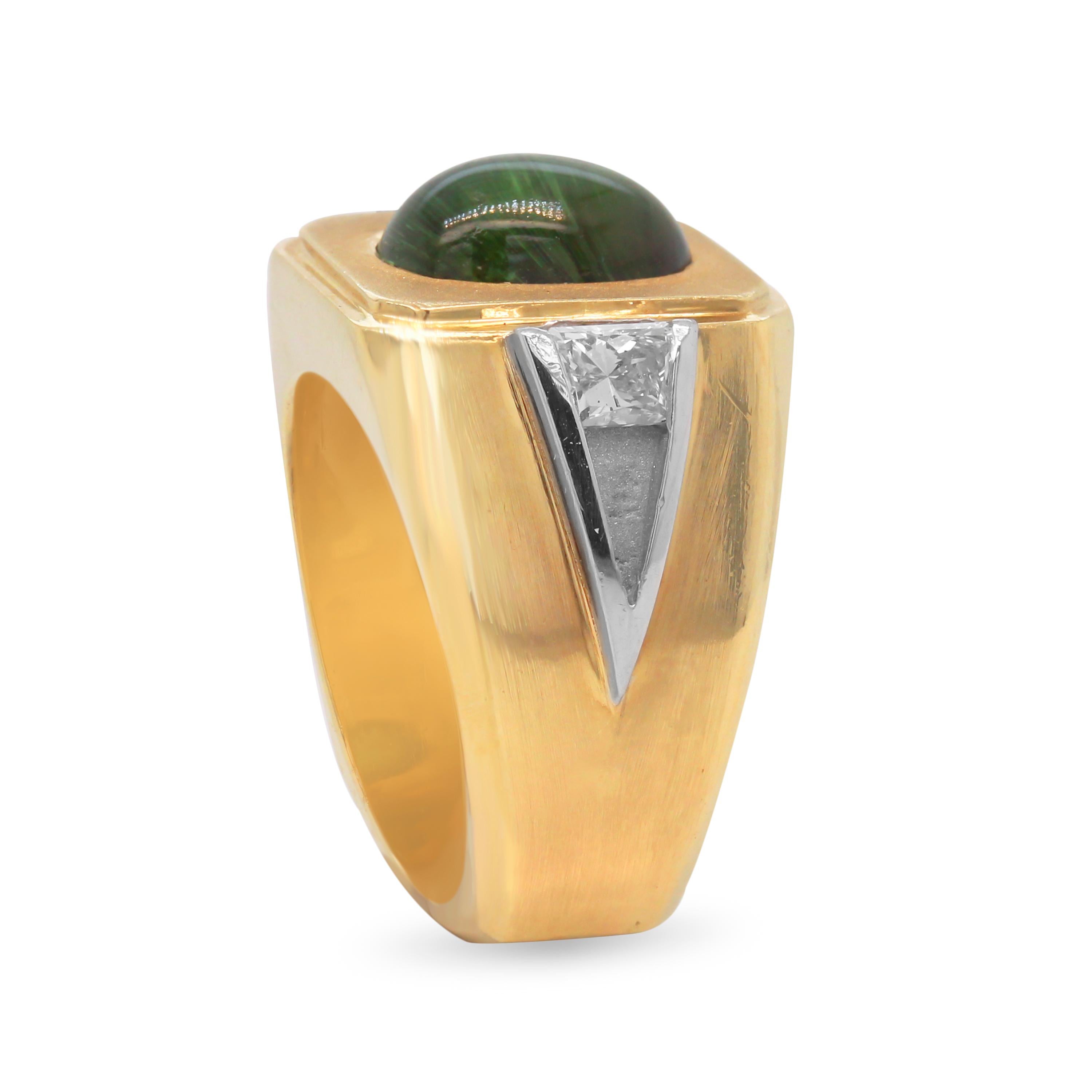 18K Yellow White Gold Trapezoid Cut Diamonds Cabochon Green Tourmaline Mens Ring

Apprx. 1.08 carat Trapezoid Cut diamonds total weight 

10.00 carat Cabochon, Oval, Green Tourmaline center. 

19.35mm face width. 8.5mm band width.

Size 11.75.