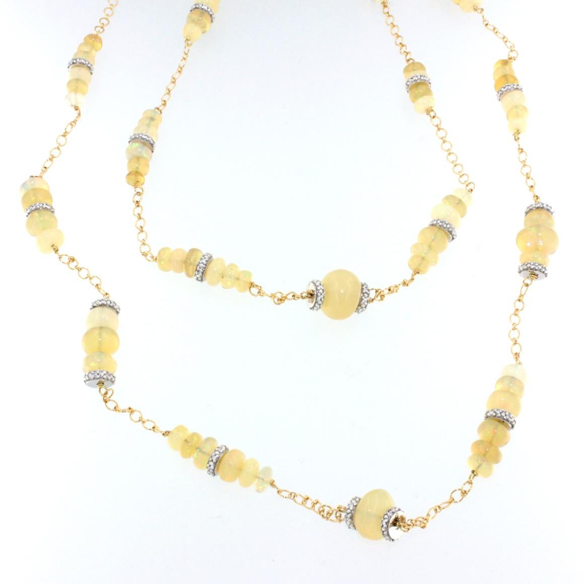 Taille cabochon Ensemble collier de boucles d'oreilles et bracelet en or jaune et blanc 18 carats avec opale et diamants blancs en vente