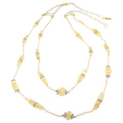 Ensemble collier de boucles d'oreilles et bracelet en or jaune et blanc 18 carats avec opale et diamants blancs