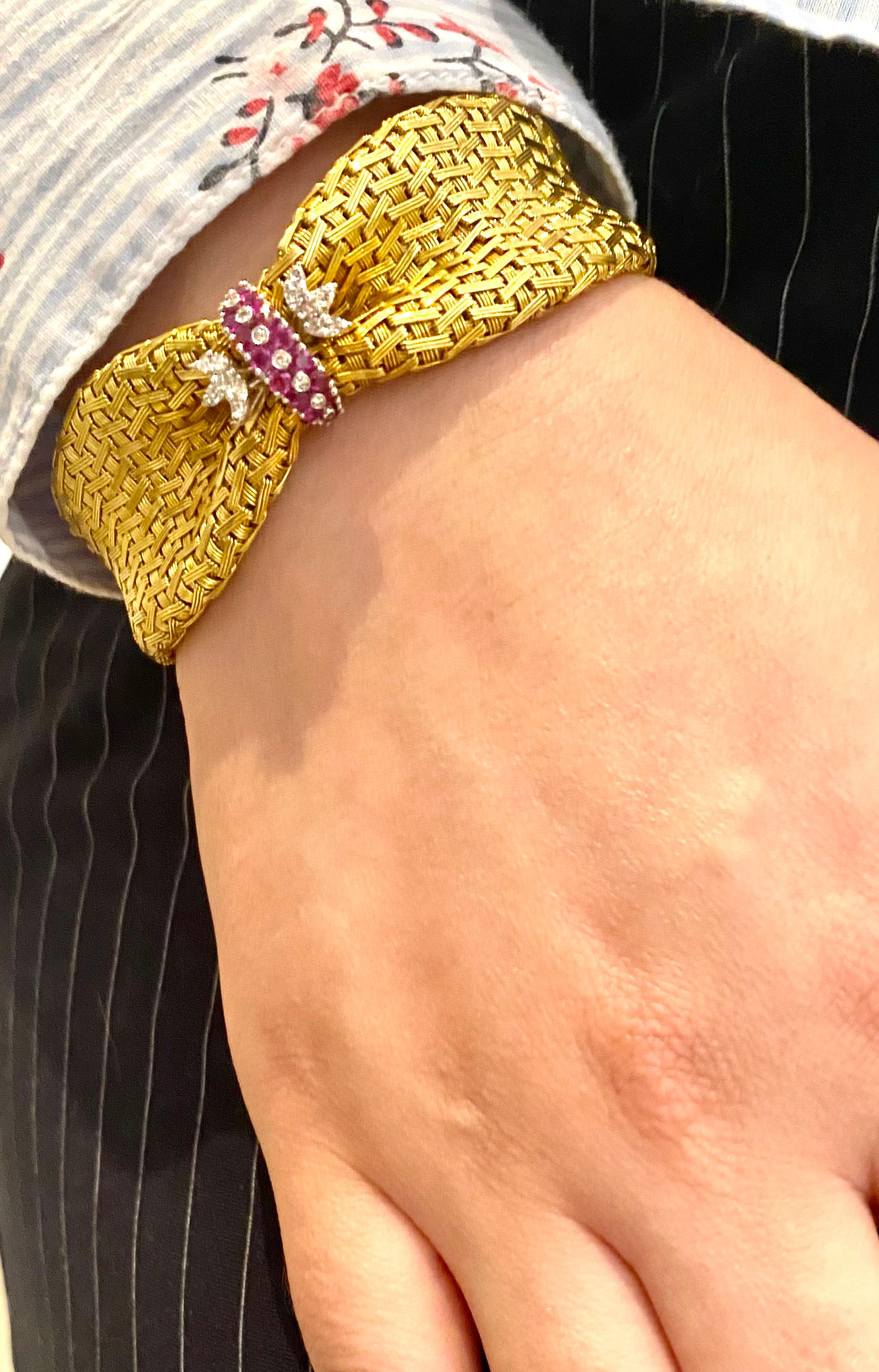 18 Karat Yellow Gold Bracelet Set with 16 Burma Rubies and 20 Diamonds, 1950 In Good Condition For Sale In Heerlen, NL