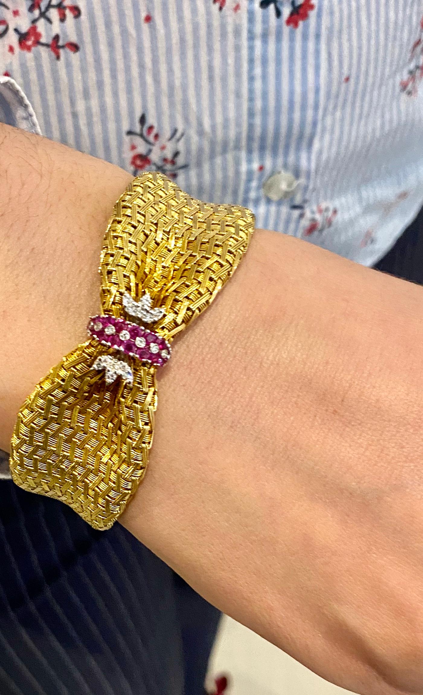 Women's or Men's 18 Karat Yellow Gold Bracelet Set with 16 Burma Rubies and 20 Diamonds, 1950 For Sale