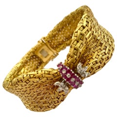 Retro 18 Karat Yellow Gold Bracelet Set with 16 Burma Rubies and 20 Diamonds, 1950