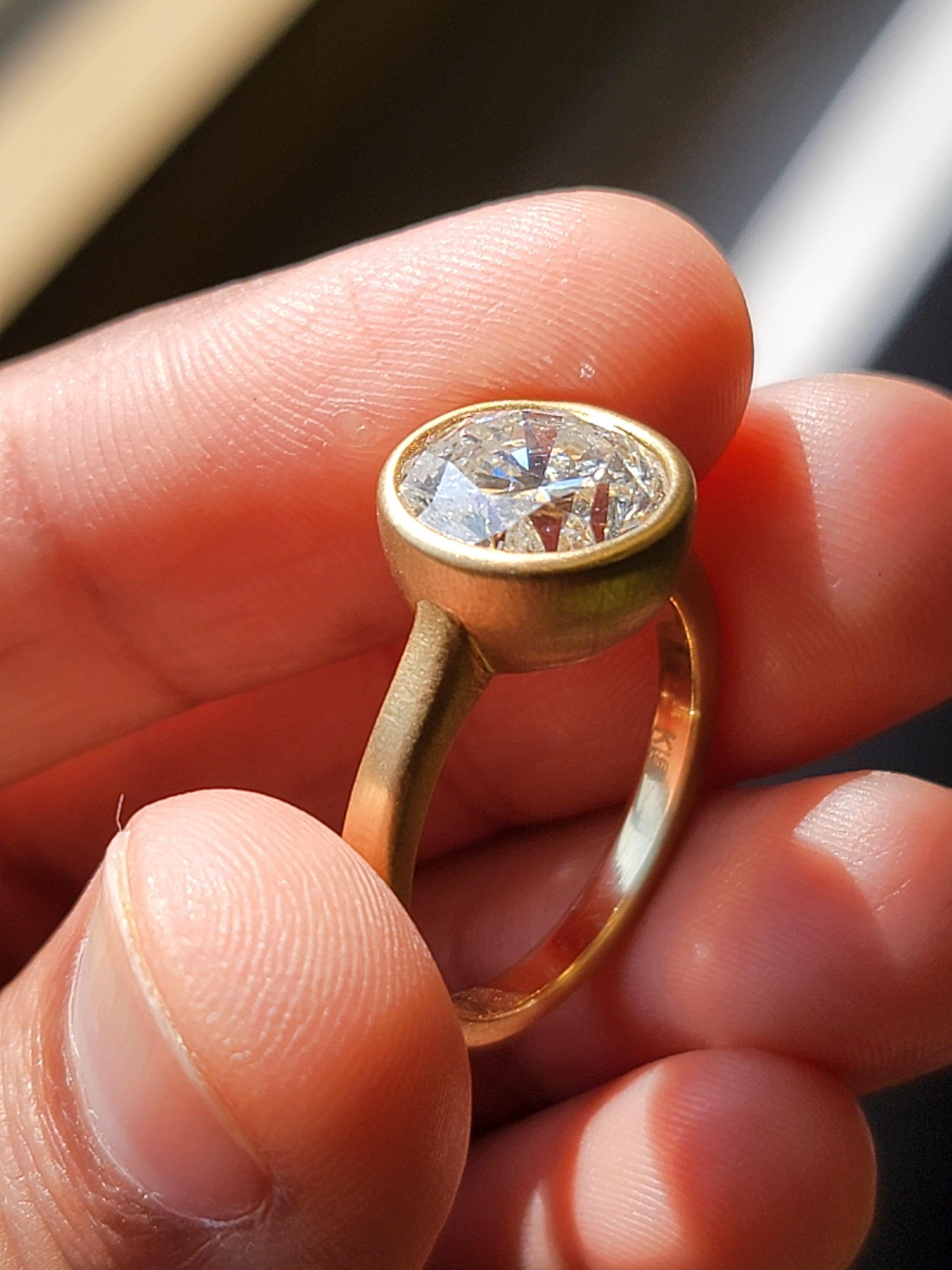Anello d'oro a spazzola con castone da 3,39 carati di Issac Nussbaum 18K YG. In condizioni Nuovo in vendita a New York, NY