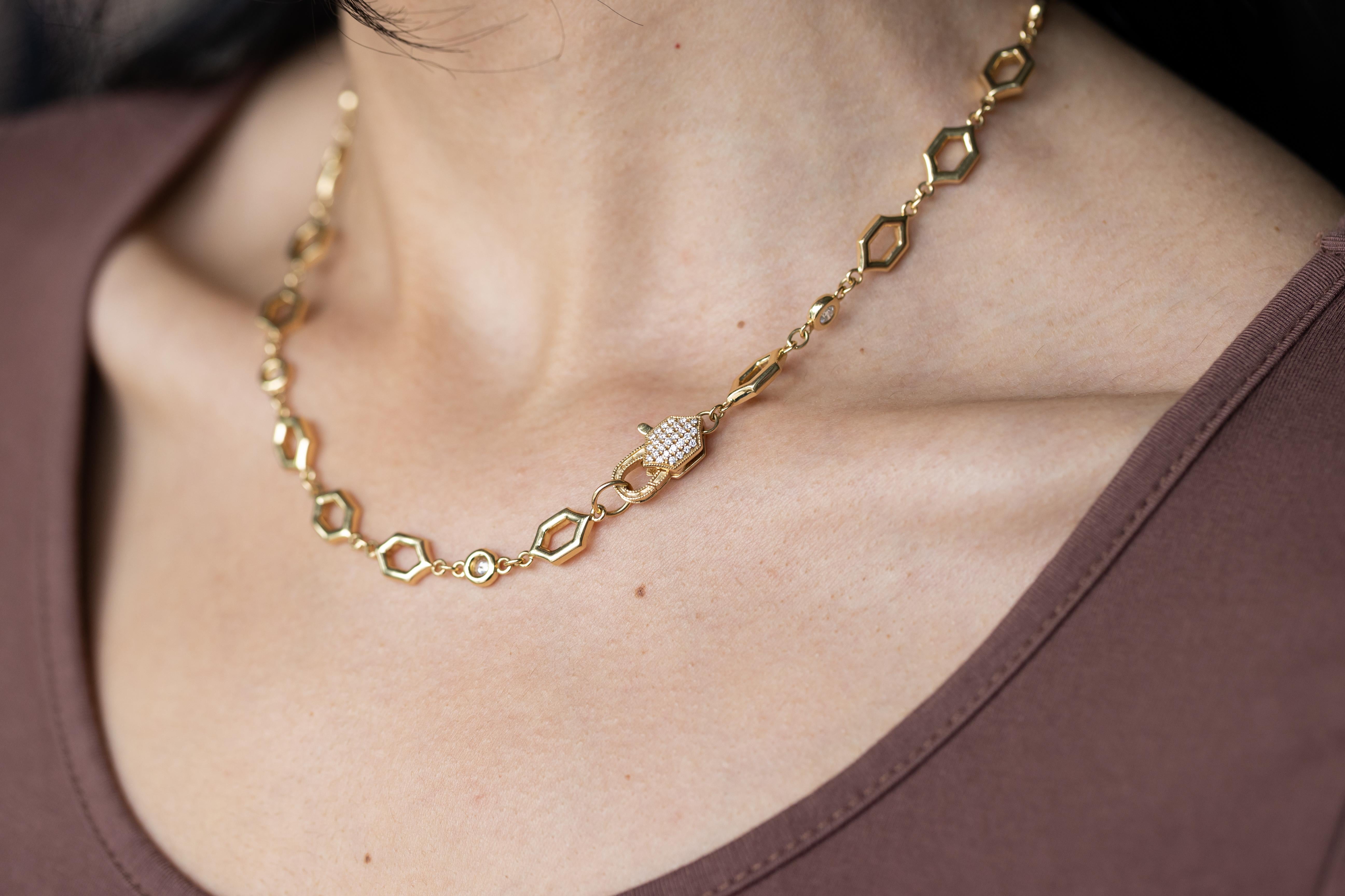 18K YG Große sechseckige Halskette, Diamant- Bezels und sechseckiger Verschluss von Erica Courtney (Moderne)