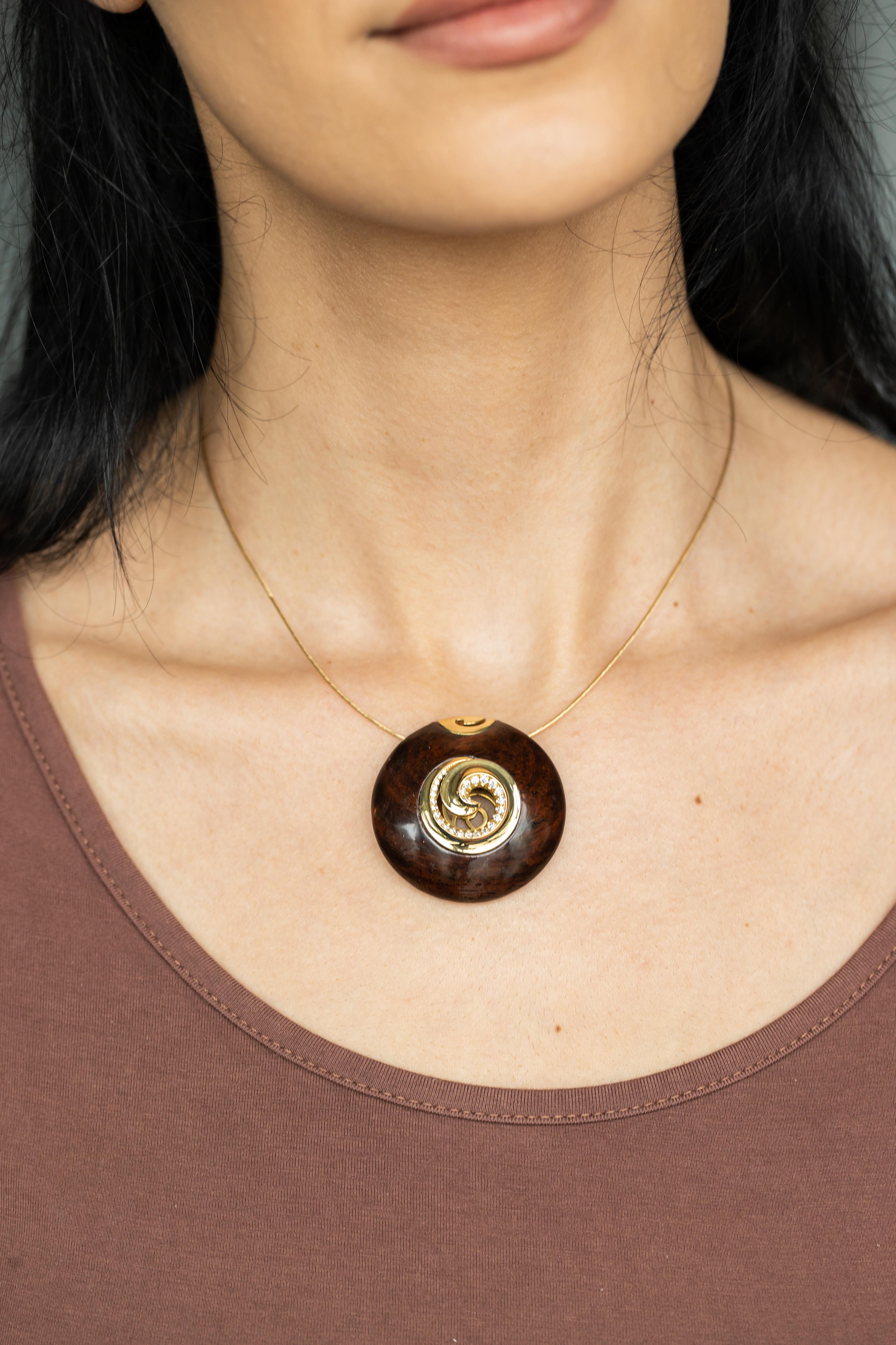You love nature and you love diamonds…here is a necklace that satisfies both. Michael Bondanza has crafted a circular sculpture out of Juniper Rosewood and enhanced it with 0.44ctw of brilliant diamonds.


Michael Bondanza’s Collections are a