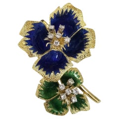 Broche fleur vintage 18 carats, émail texturé bleu et vert translucide et diamants