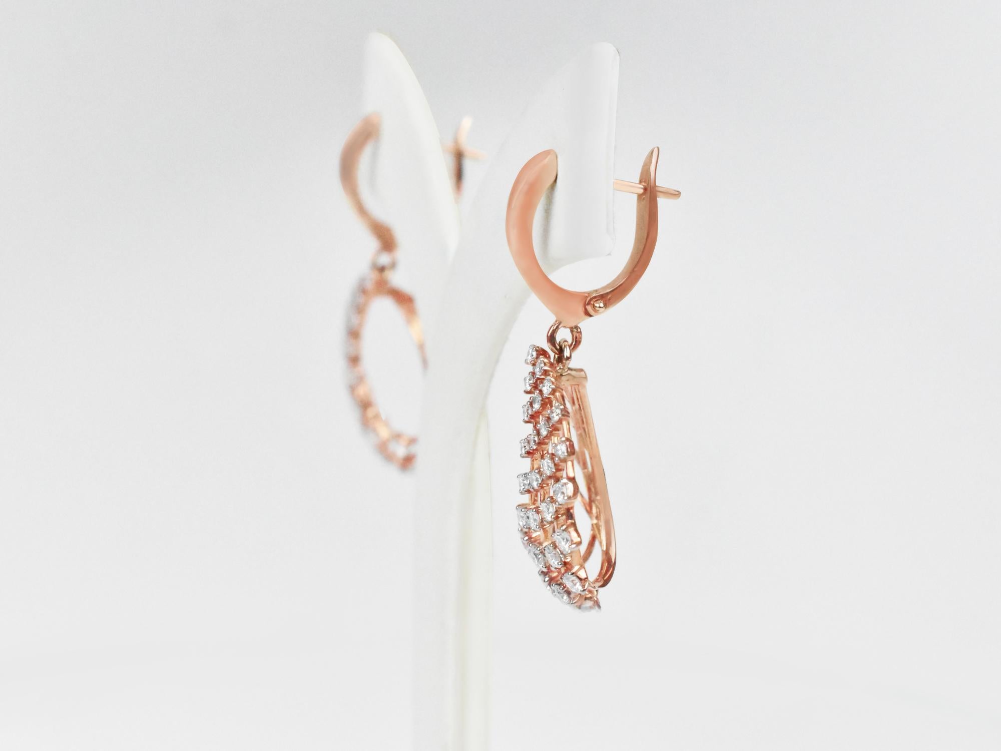 18karat Gold Dangle Earring Rose Gold Diamond Pave Fashion Earring In New Condition For Sale In Bangkok, TH